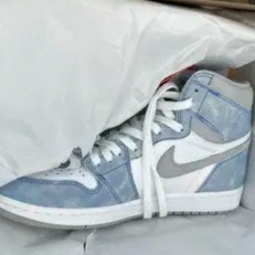 Jordan 1 Retro High OG Hyper Royal 착용 스타일