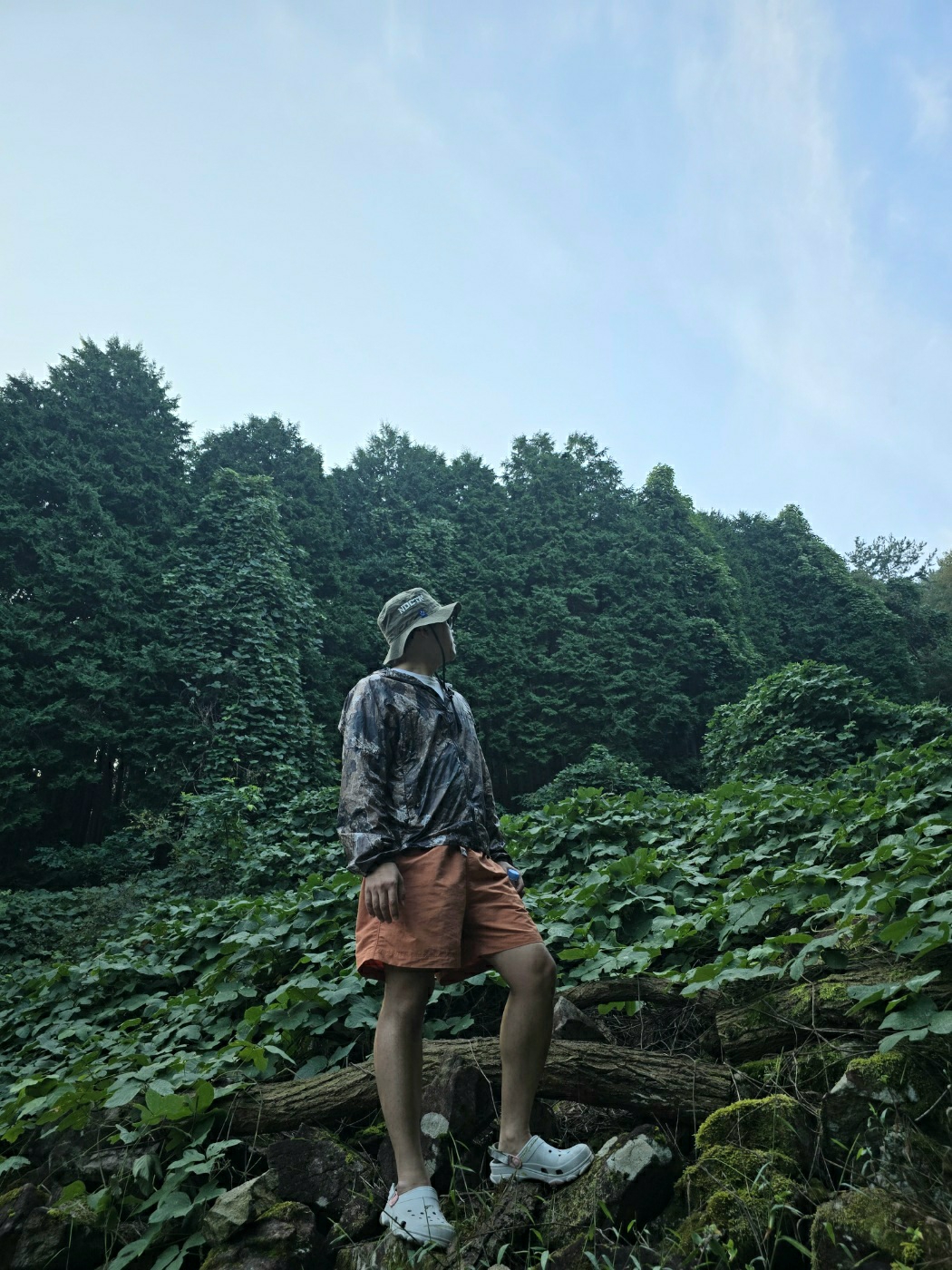 Nike x Drake Nocta Souvenir Cactus Bucket Hat Olive, Nike ACG Windproof Cinder Cone Jacket Ironstone - Asia 착용 스타일