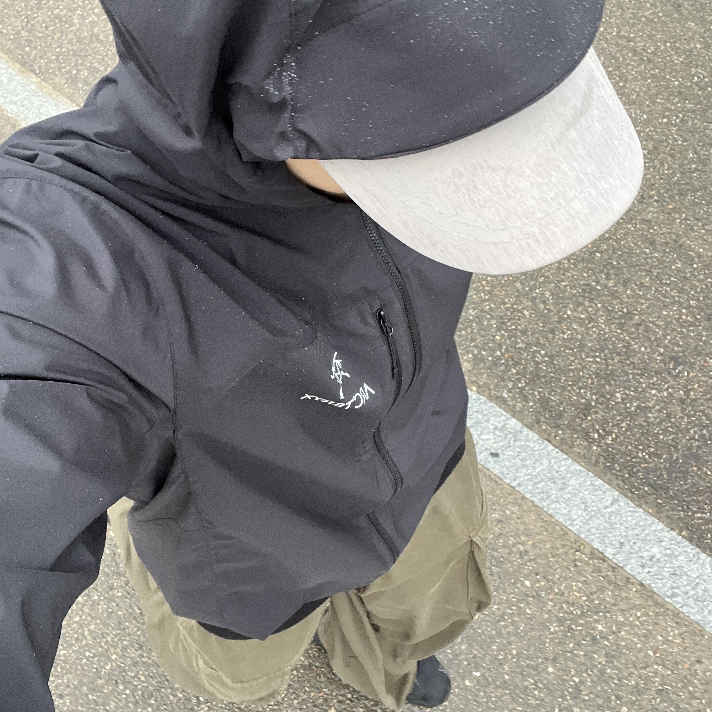 Sansan Gear Nylon Wing Cap Grey - 22FW, Arc'teryx Squamish Hoody Black 착용 스타일