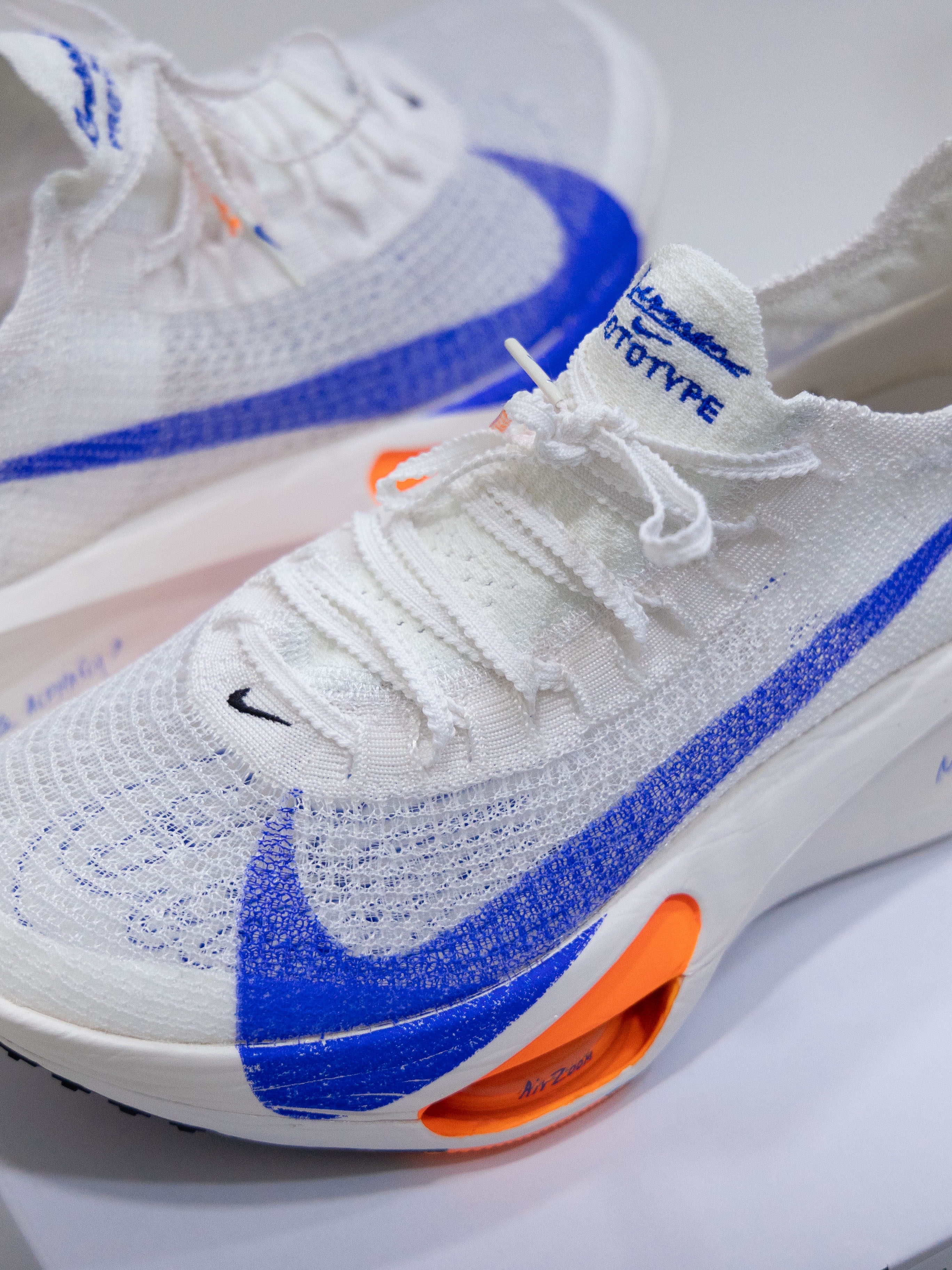 Nike Air Zoom Alphafly Next% 3 Blueprint, CEP Paris Vibes Mid Cut Socks White Blue mix 착용 스타일 - 6