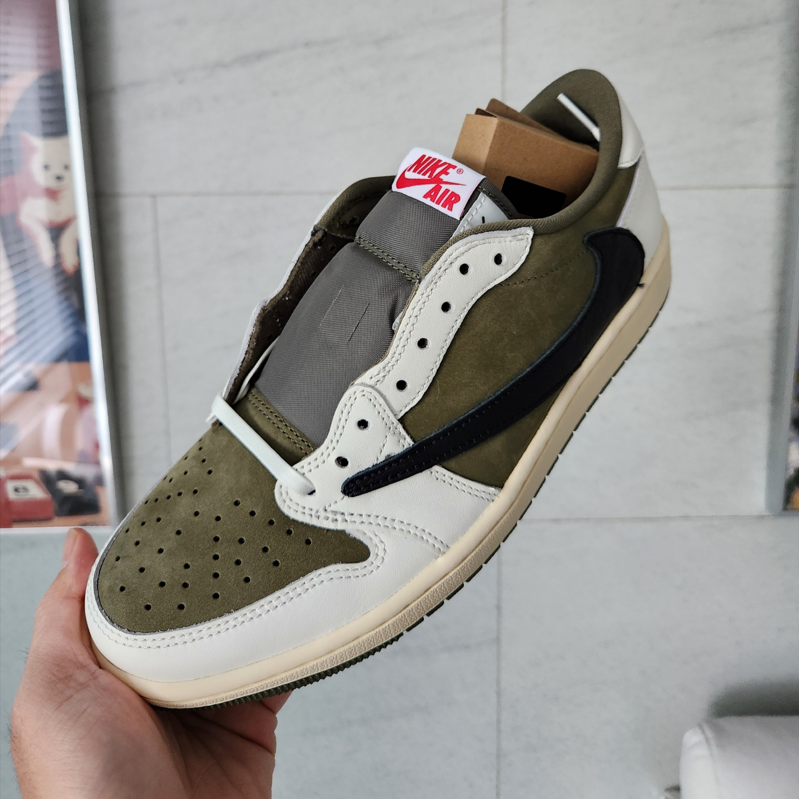 Jordan 1 x Travis Scott Retro Low OG SP Reverse Olive 착용 스타일
