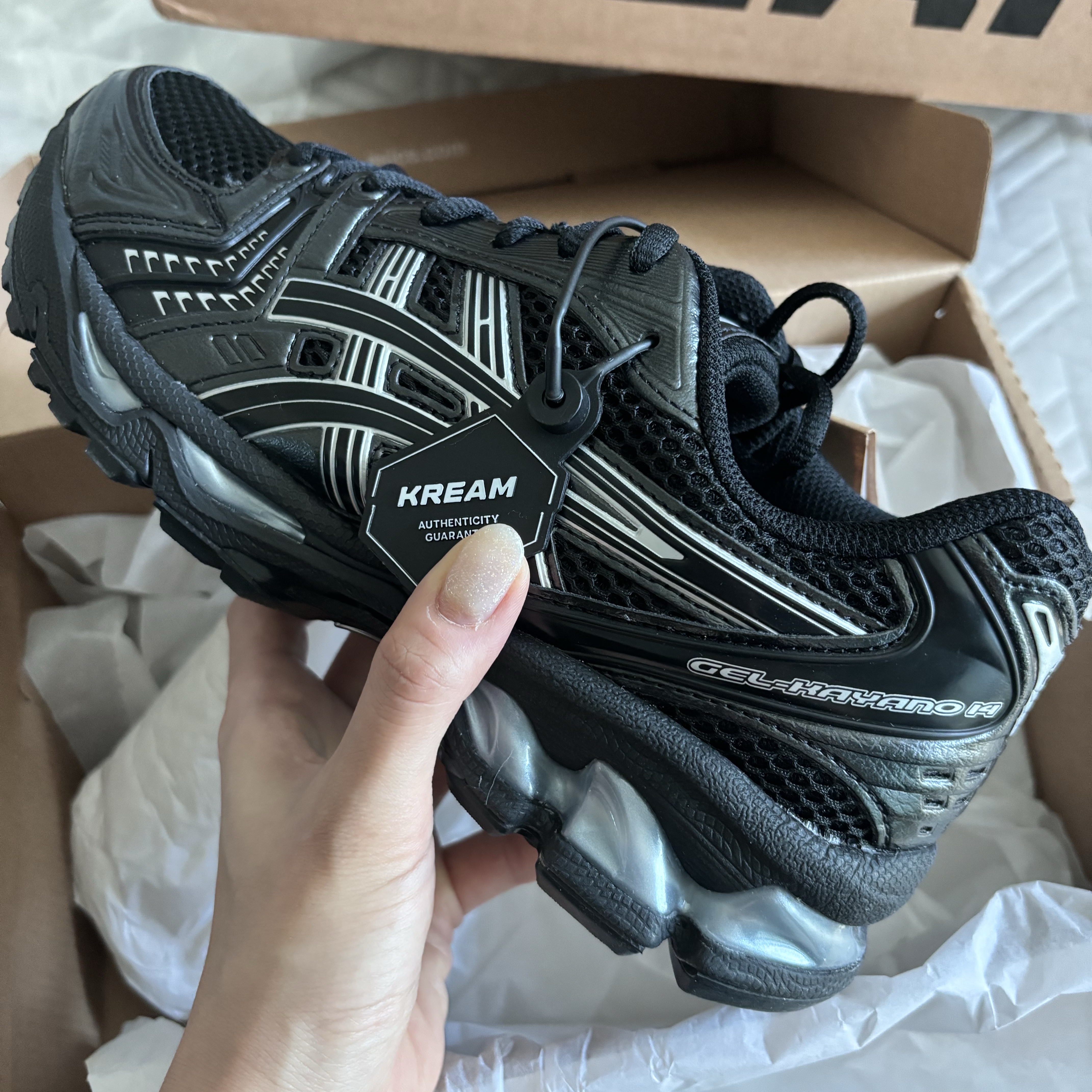 Asics Gel-Kayano 14 Black Pure Silver 착용 스타일