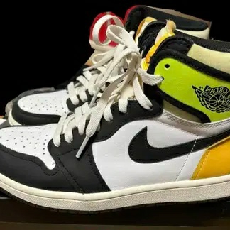 Jordan 1 Retro High OG Volt Gold 착용 스타일