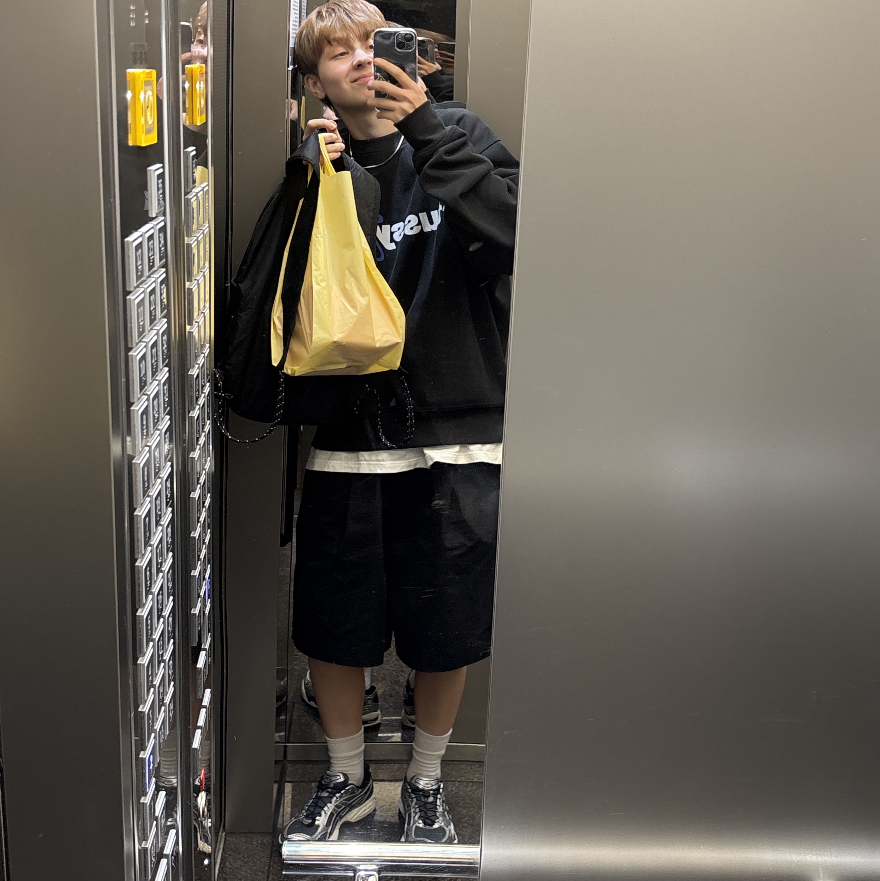 Asics Unlimited Gel-Kayano 14 Carrier Grey Black, Stussy Sport Script Crew Black 착용 스타일 - 1