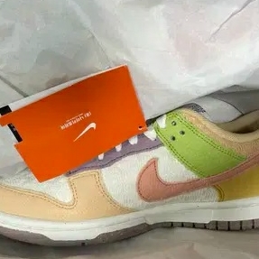 (W) Nike Dunk Low SE Sun Club Sanded Gold 착용 스타일