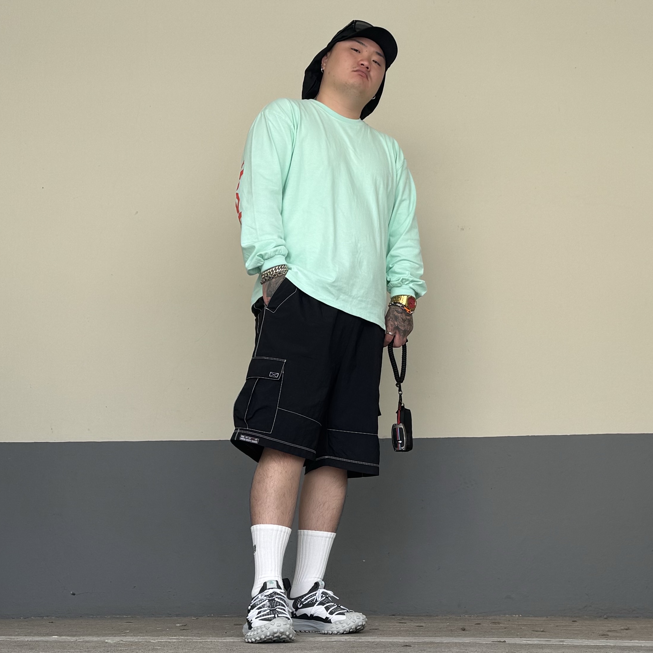 Nike ACG Mountain Fly Low SE White and Black, Porter Dill Multi Coin Case Black 착용 스타일
