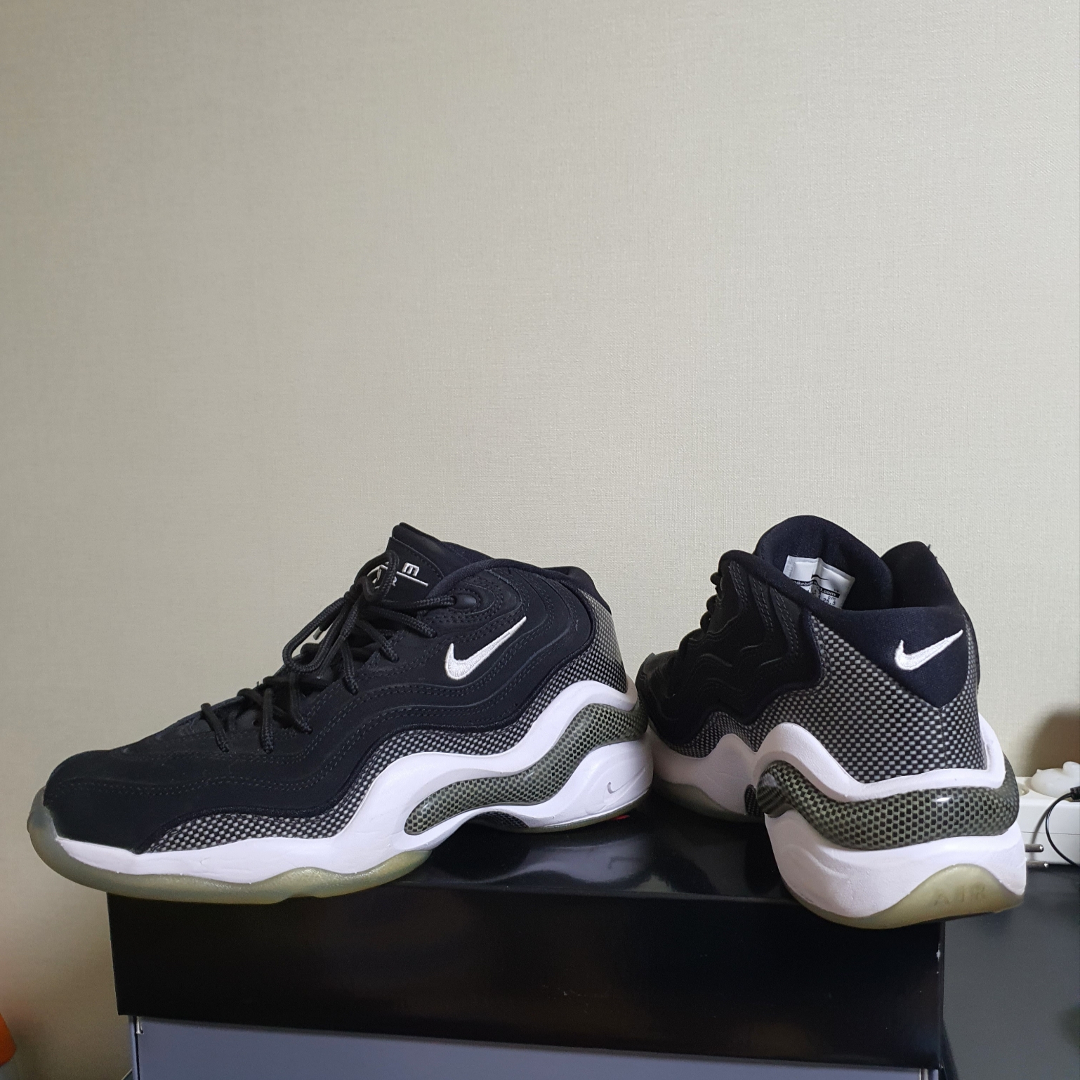 Air Zoom Flight 96 Black White 착용 스타일