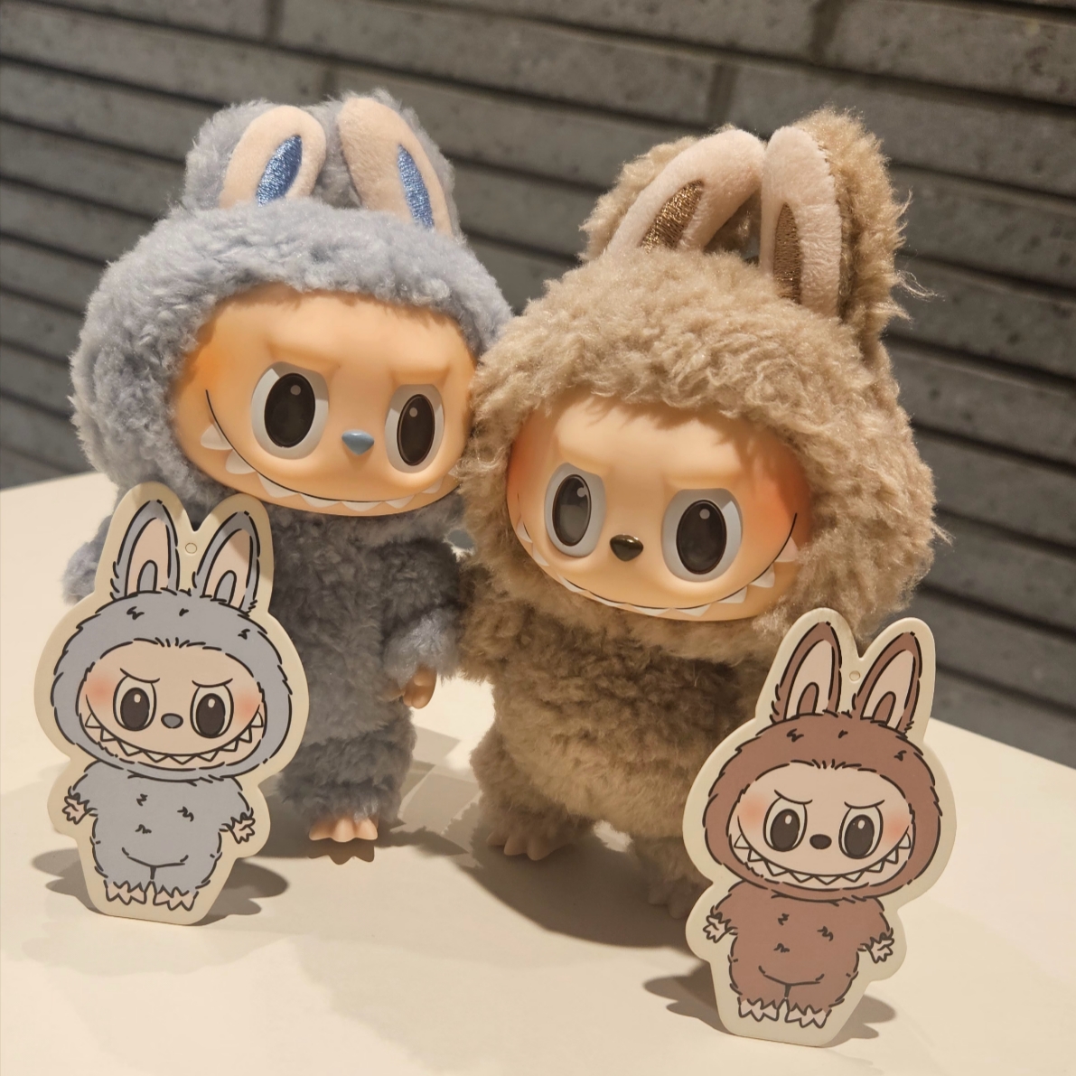 Pop Mart The Monsters Labubu Tasty Macarons Series Sealed Case (6 Blind Boxes) 착용 스타일 - 2