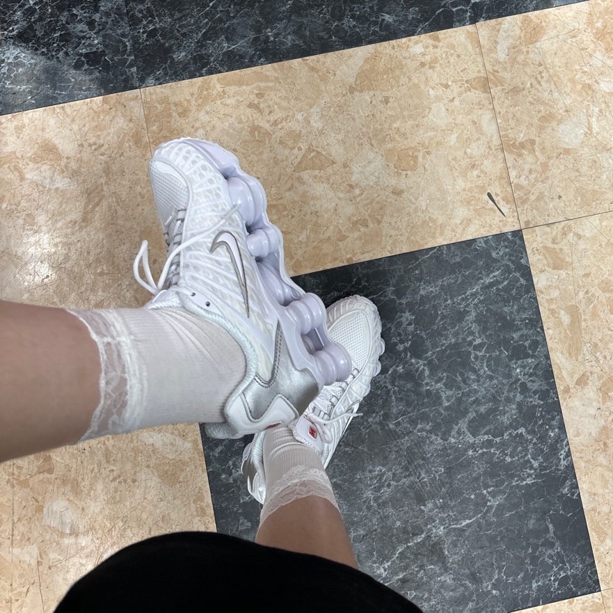 (W) Nike Shox TL White and Max Orange 착용 스타일