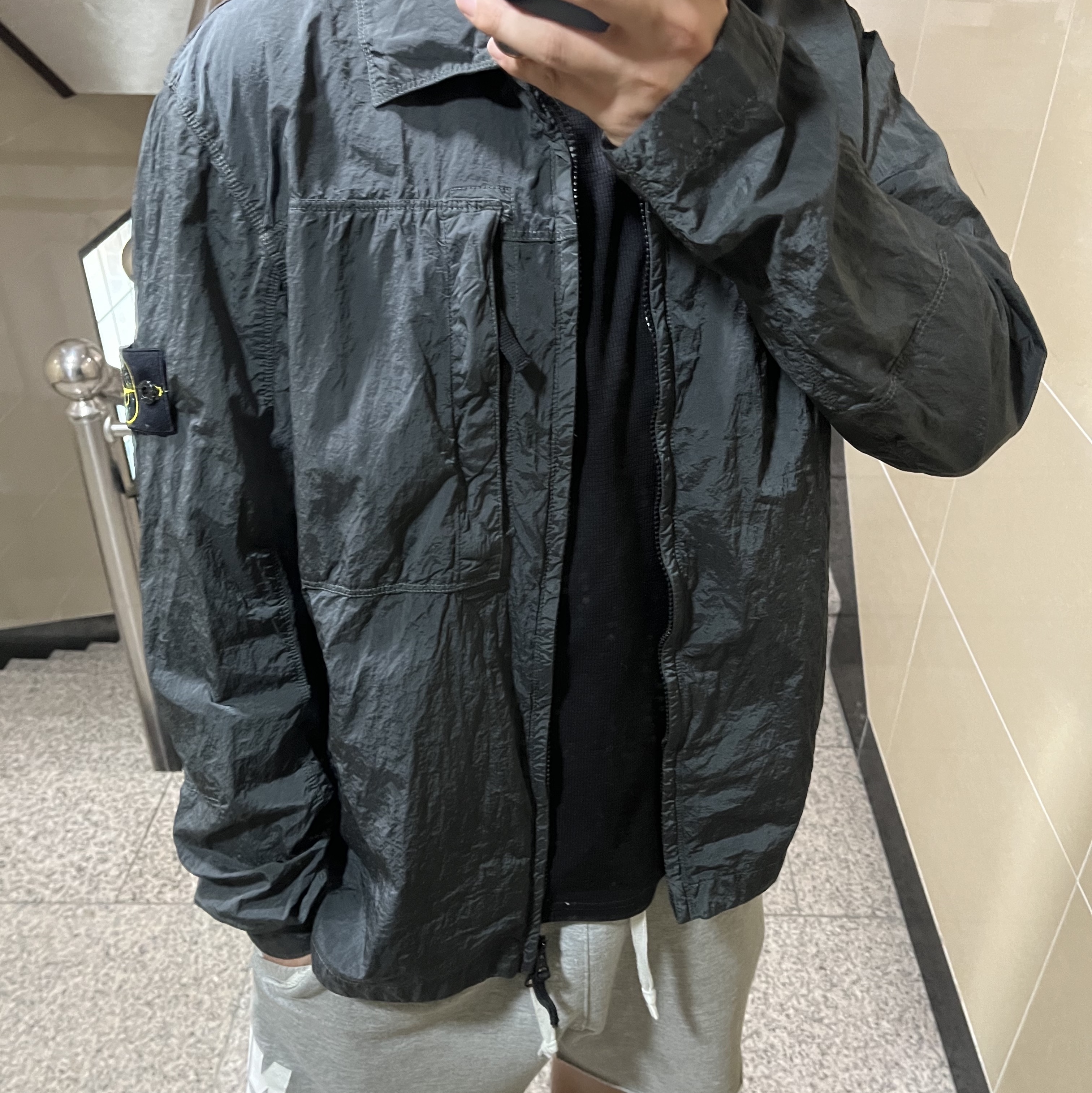 Stone Island 11819 Nylon Metal In Econyl Regenerated Nylon Overshirt Dark Grey - 24FW 착용 스타일 - 1