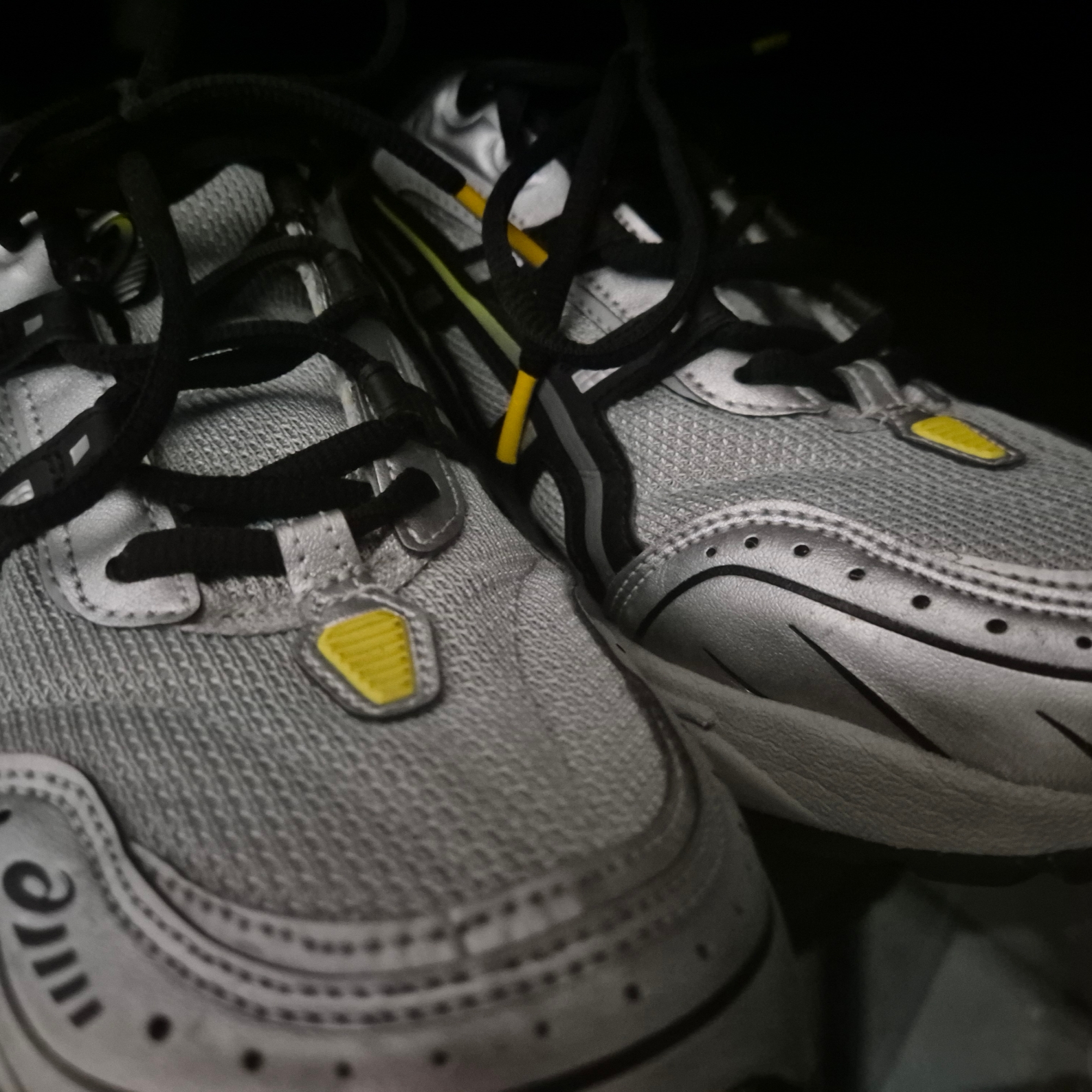 Asics Gel-1090 Mid Grey Black 착용 스타일