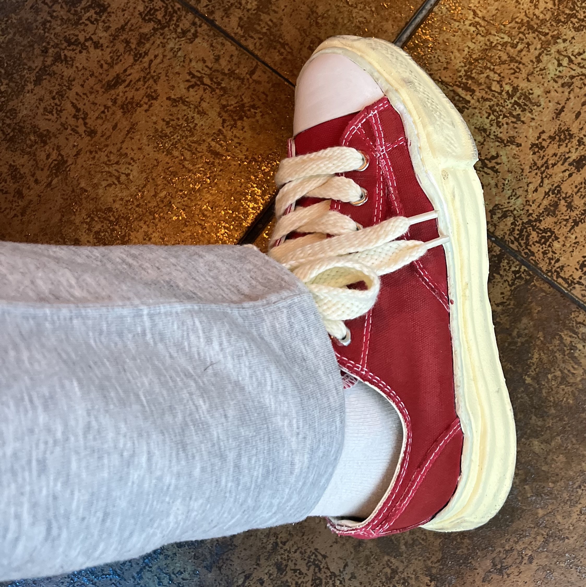 Maison Mihara Yasuhiro Peterson VL OG Sole Canvas Low-top Sneakers Red 착용 스타일 - 3