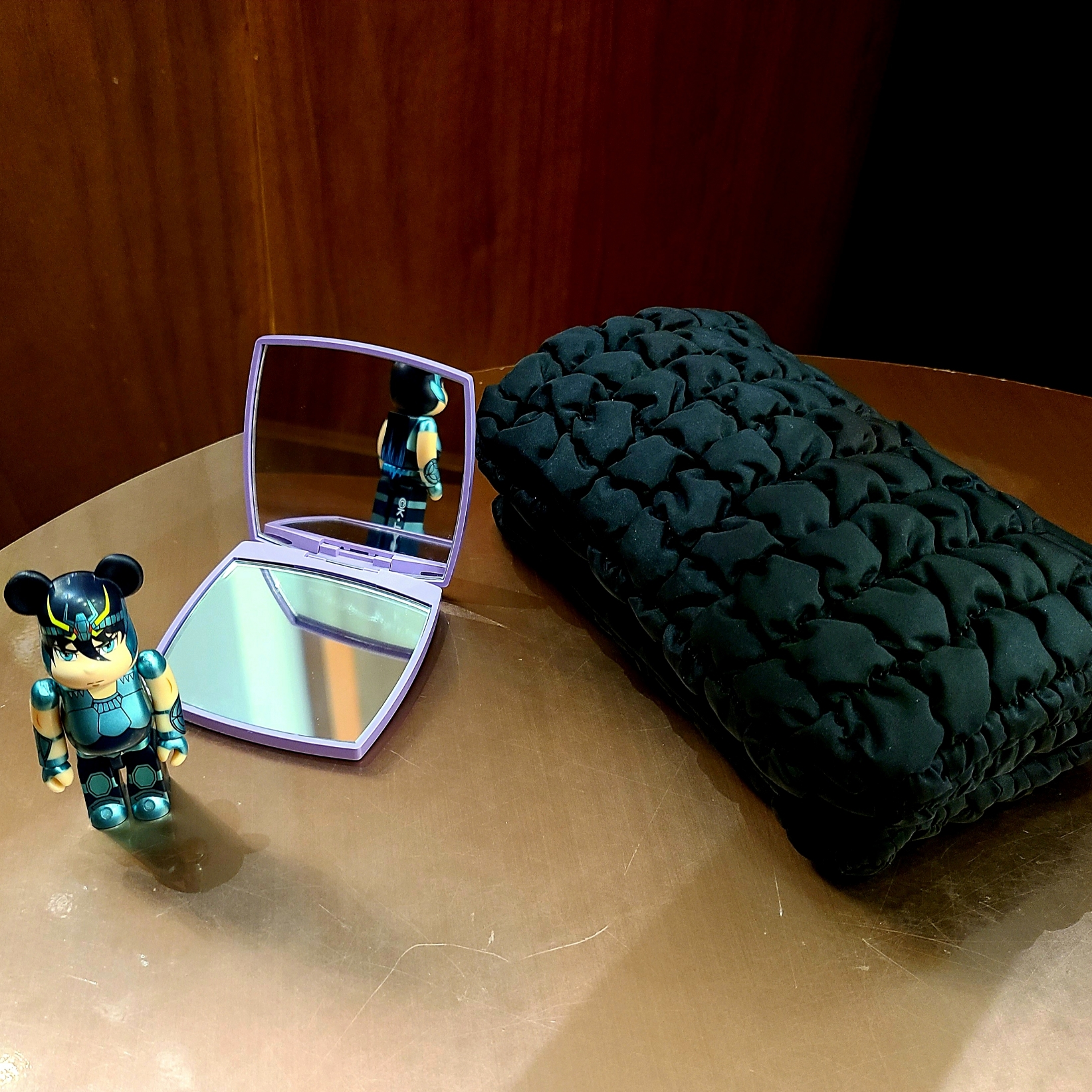 Bearbrick Dragon Shiryu 100% & 400% Set, COS Quilted Crossbody Messenger Bag Black 착용 스타일 - 3