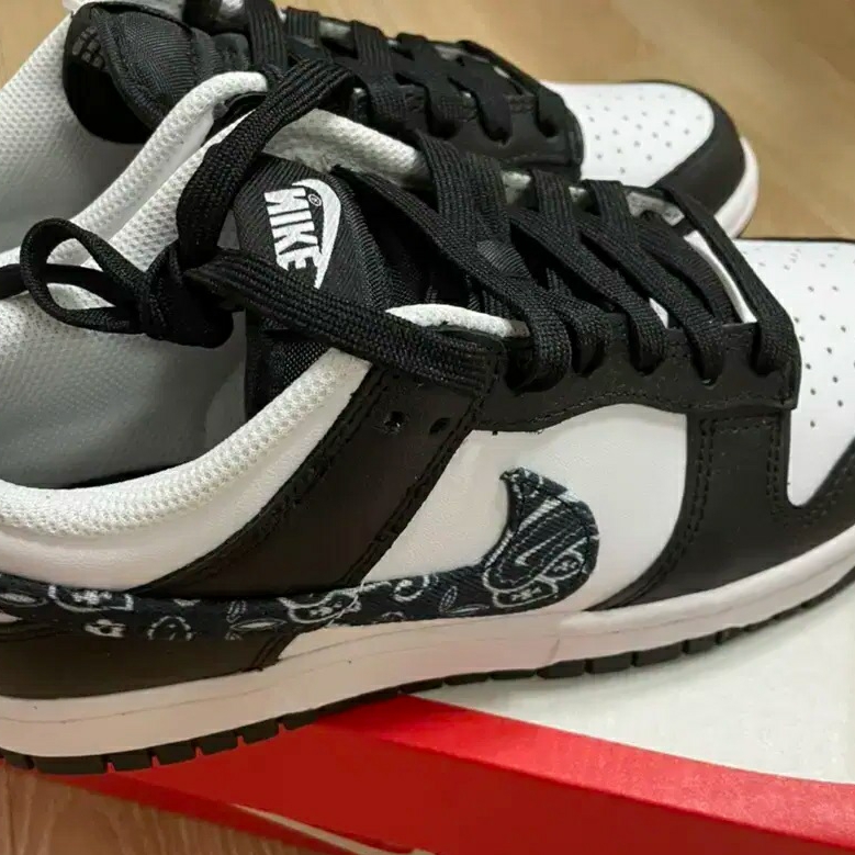 (W) Nike Dunk Low Essential Black Paisley 착용 스타일