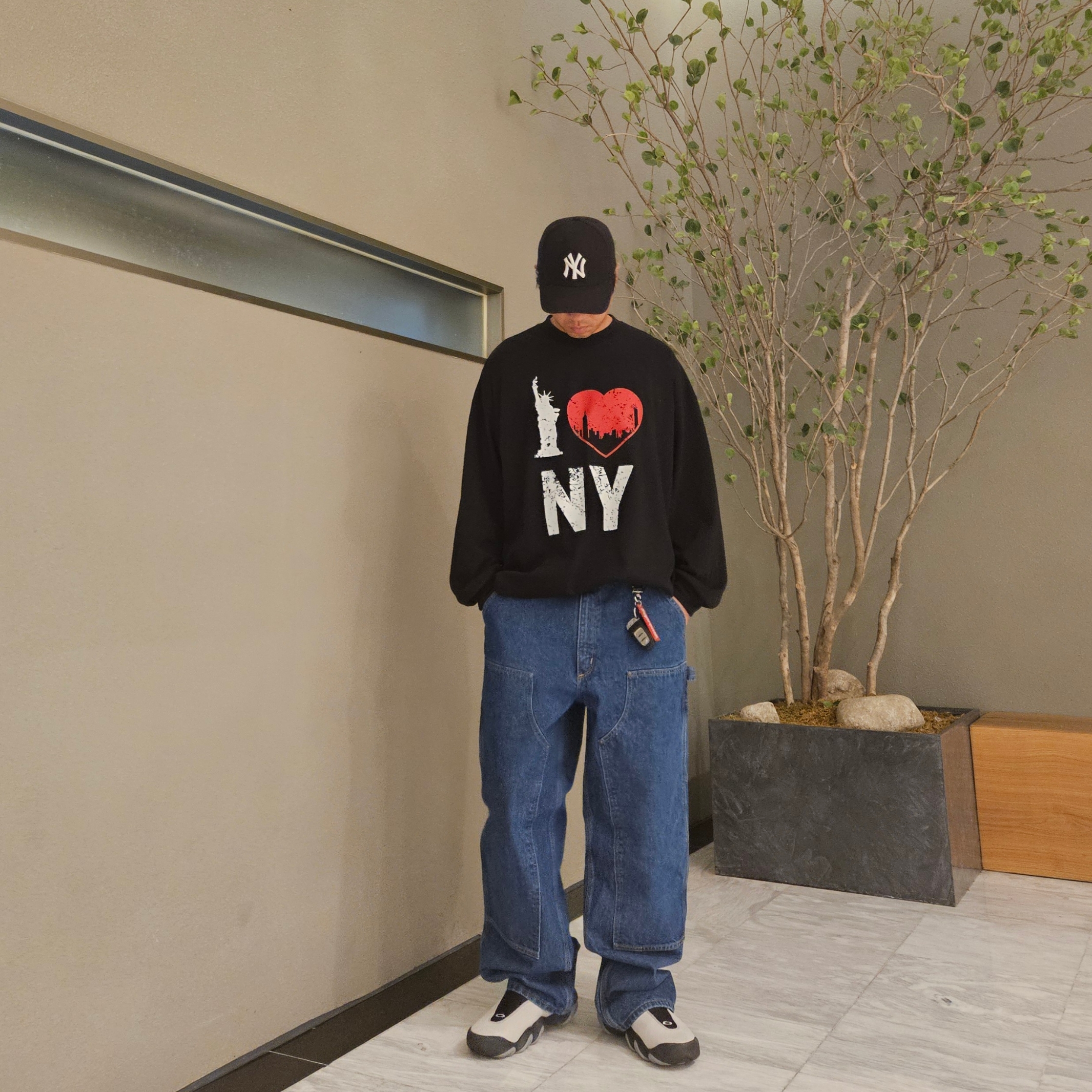 Carhartt WIP Nash Loose Fit Double Knee Pants Blue Stone Washed, Oakley Factory Team x Brain Dead Flesh White Birch 착용 스타일 - 1