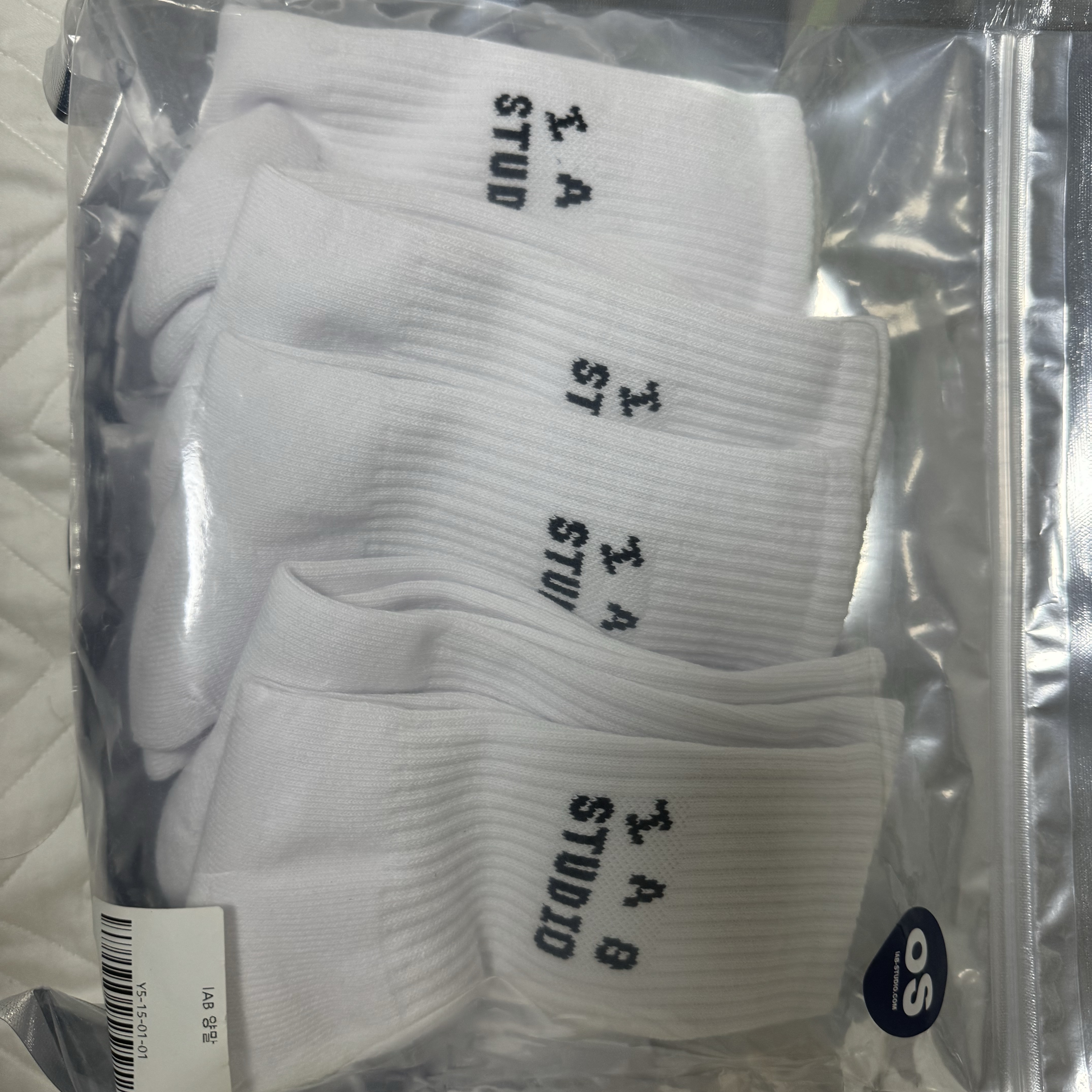 IAB Studio Socks White (5 Pack) 착용 스타일