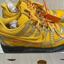 Nike x Off-White Air Rubber Dunk University Gold 착용 스타일