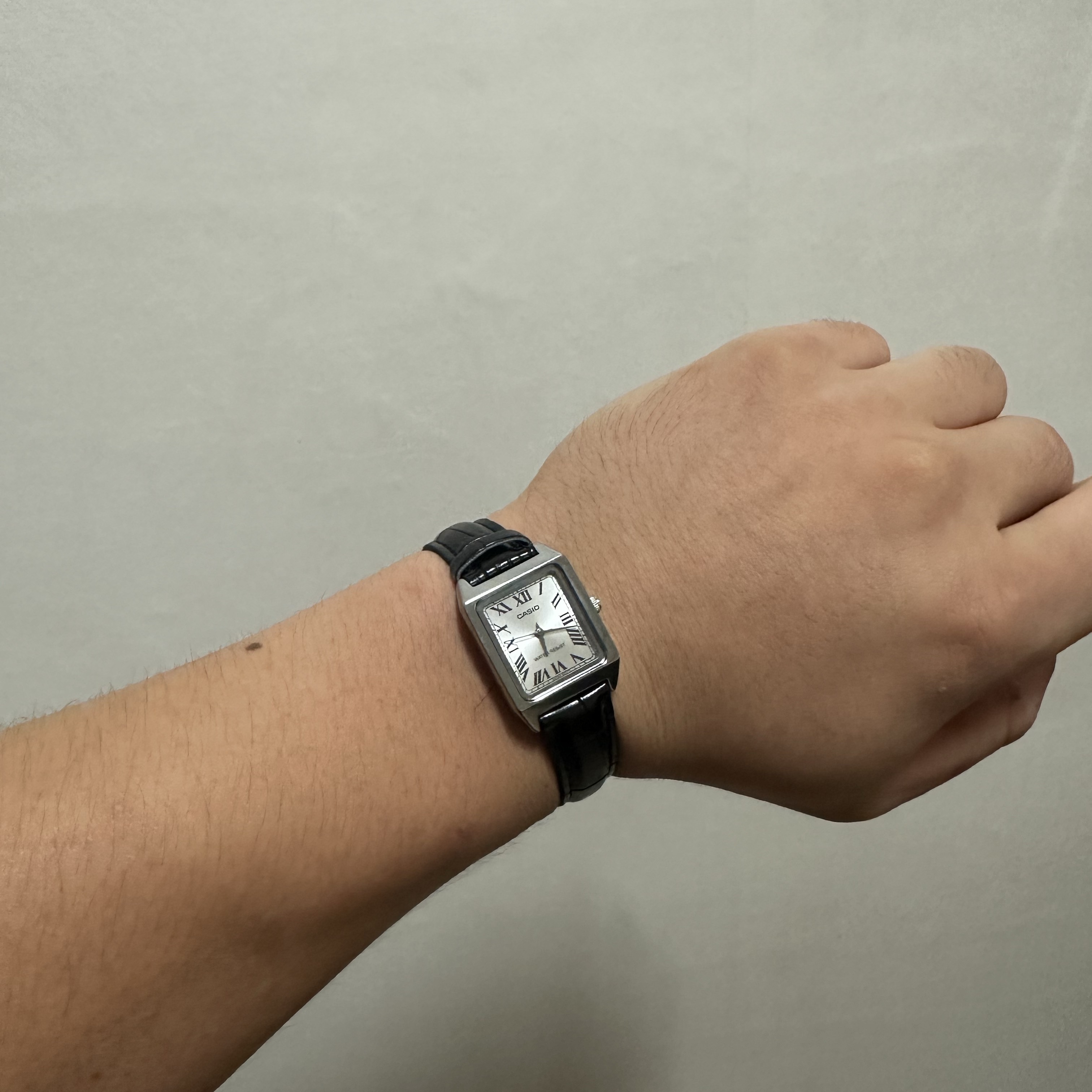 Casio LTP-V007L-7B1 착용 스타일