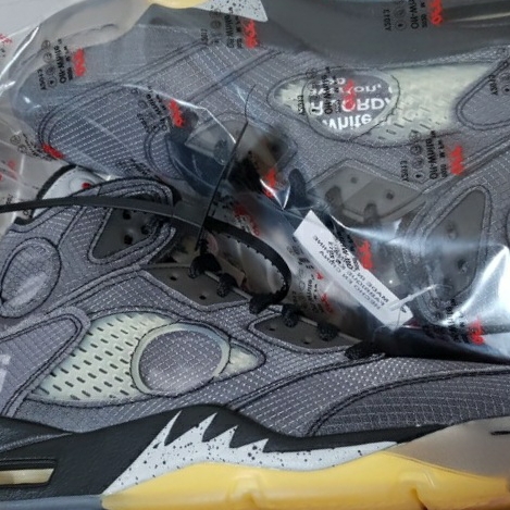 Jordan 5 x Off-White Retro SP Black Muslin 착용 스타일