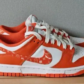 (W) Nike Dunk Low Essential Orange Paisley 착용 스타일