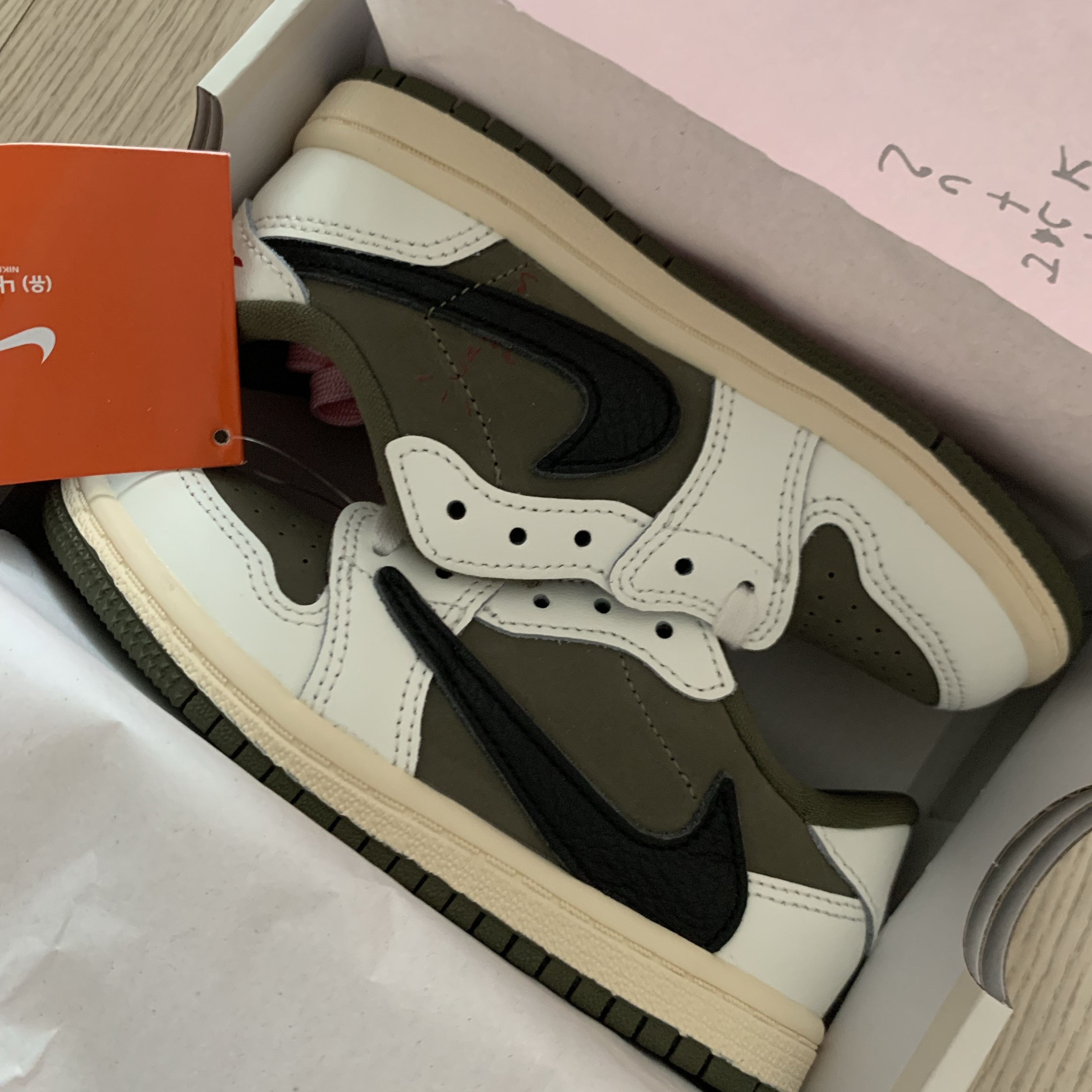 (TD) Jordan 1 x Travis Scott Retro Low OG SP Reverse Olive 착용 스타일