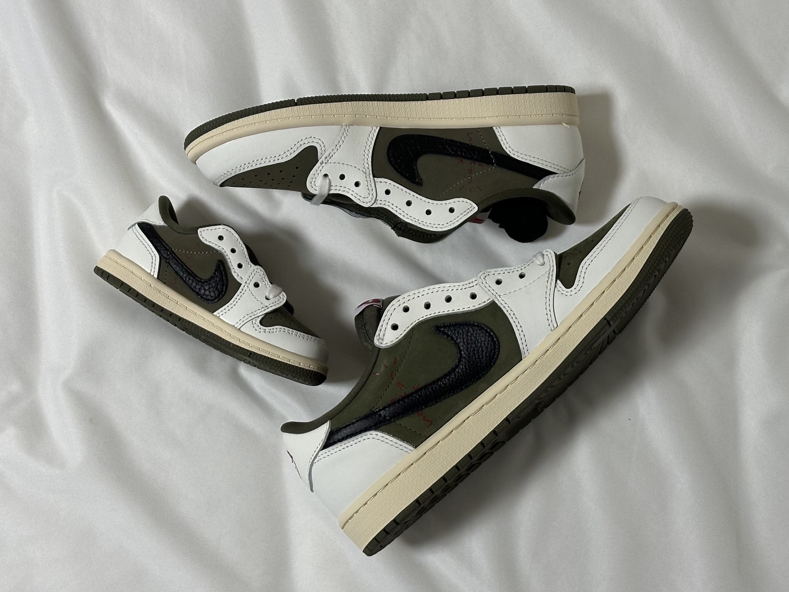 Jordan 1 x Travis Scott Retro Low OG SP Reverse Olive, (PS) Jordan 1 x Travis Scott Retro Low OG SP Reverse Olive 착용 스타일 - 2