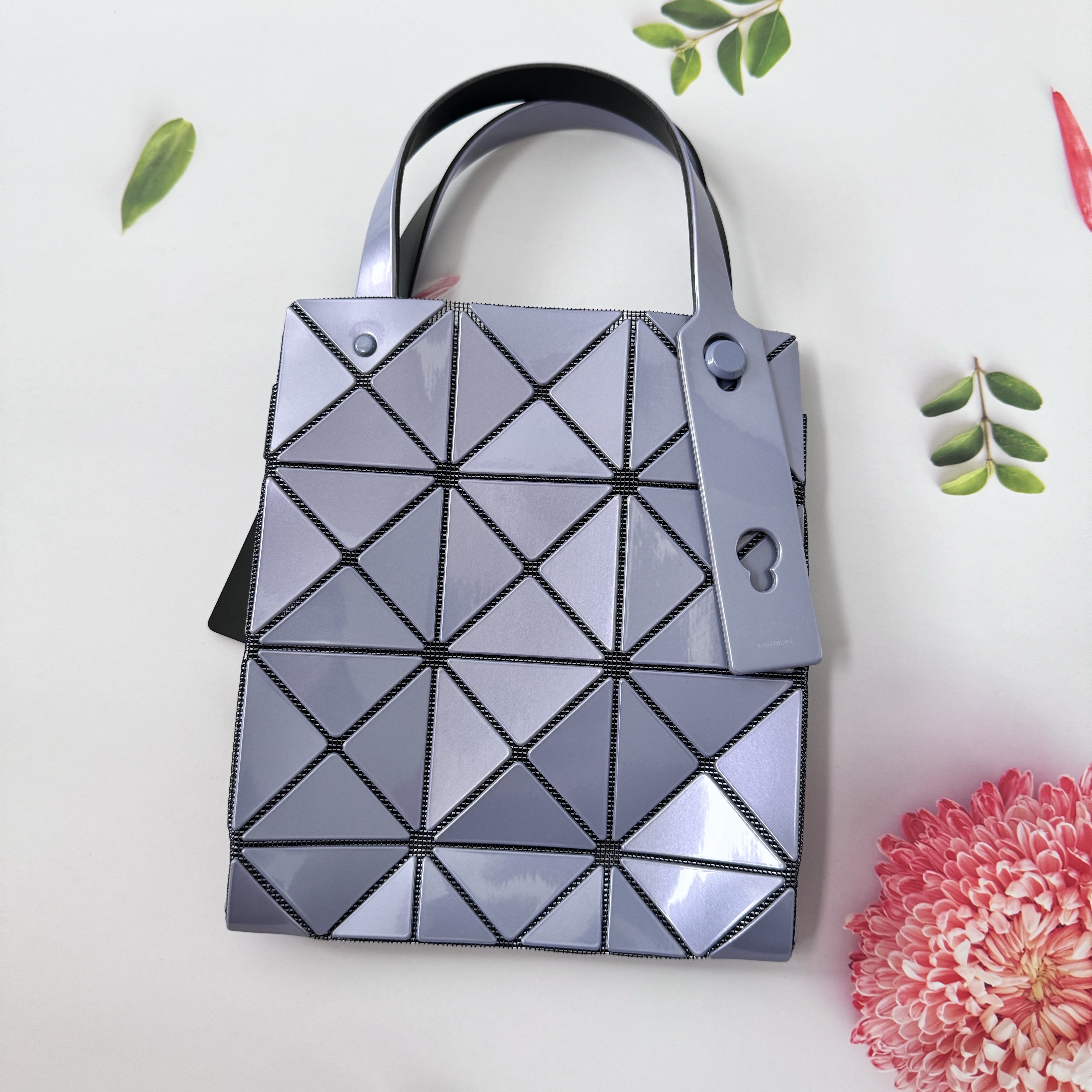 Bao Bao Issey Miyake Carat Handbag Purple 착용 스타일 - 2