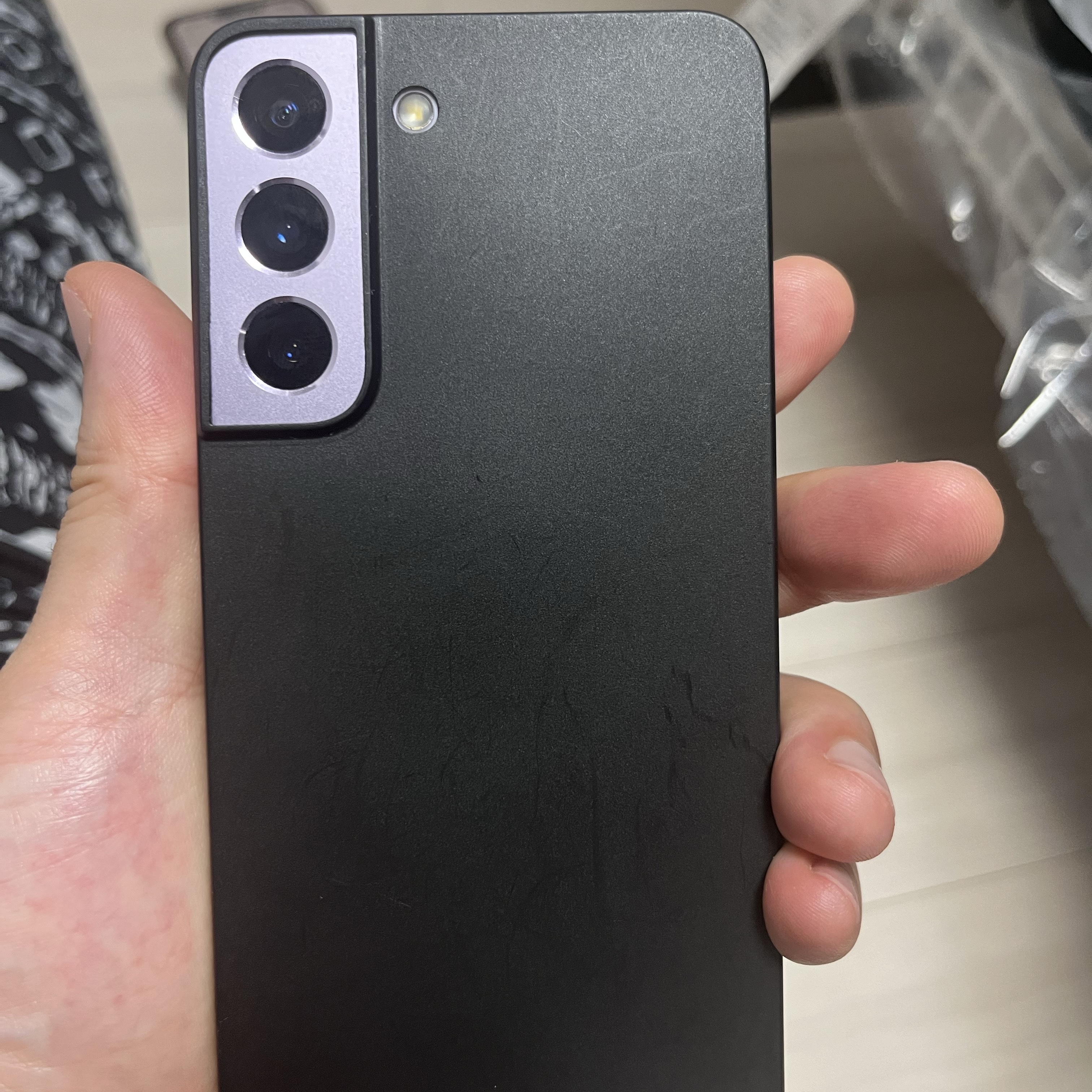 [S등급] Refurbished Galaxy S22 256GB Bora Purple 착용 스타일 - 2