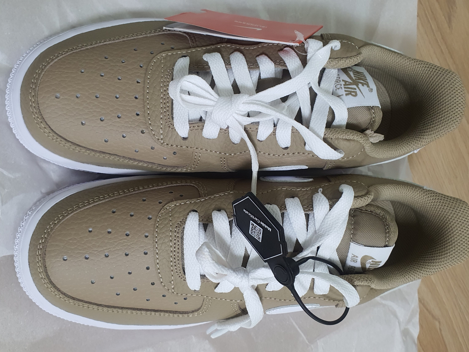 Nike Air Force 1 '07 Khaki White 착용 스타일 - 1