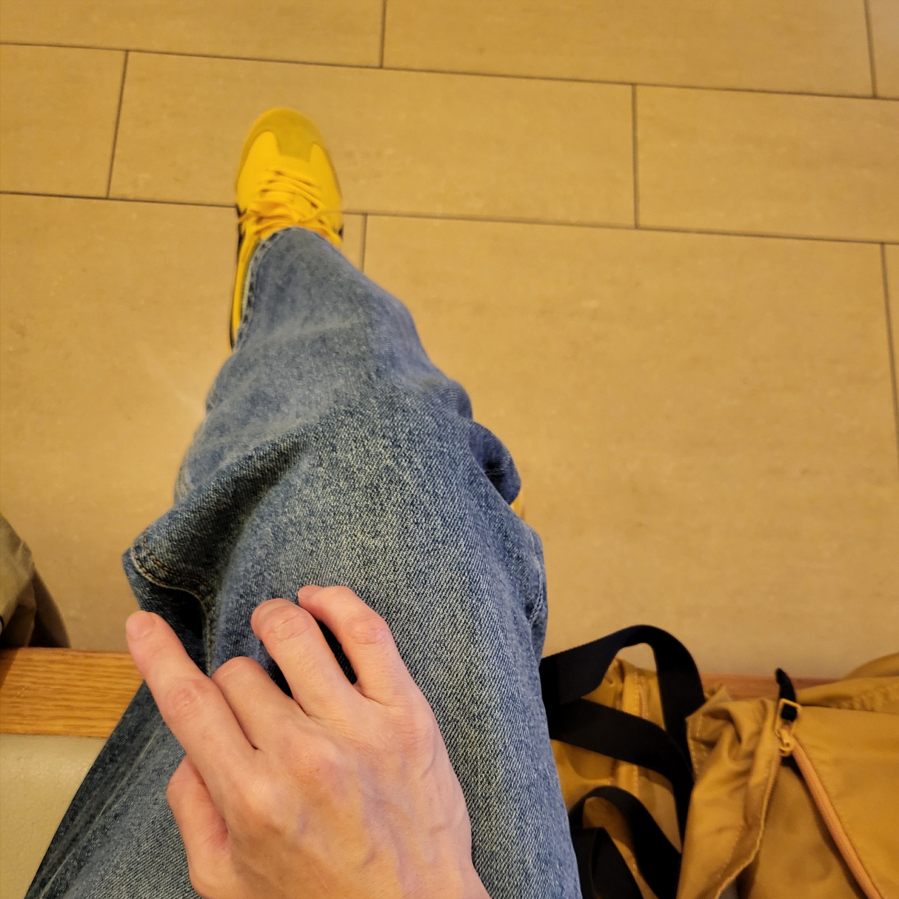 Onitsuka Tiger Mexico 66 Yellow Black 착용 스타일