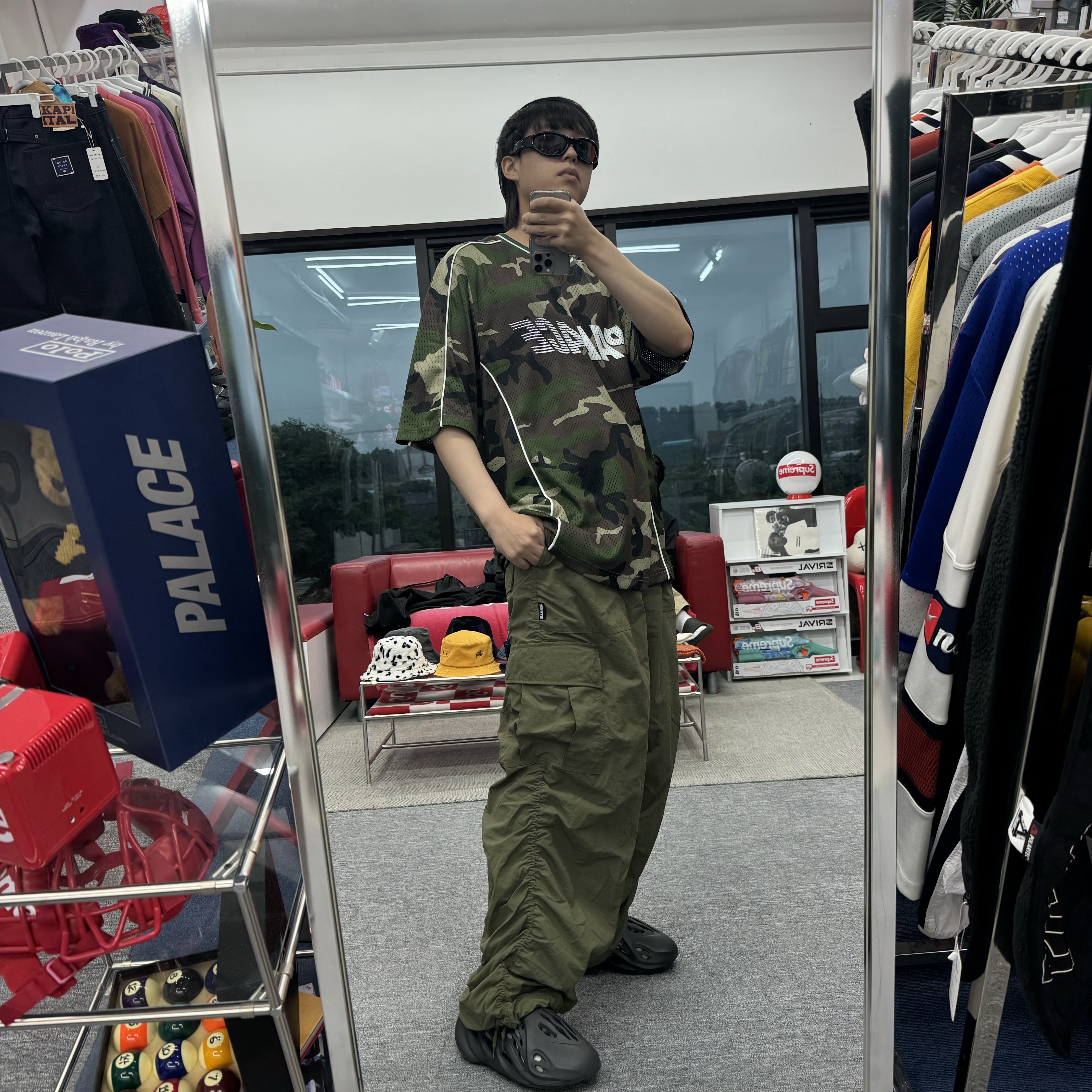 Palace Mesh Jersey Woodland Camo - 24FW, Adidas Yeezy Foam RNNR Onyx 착용 스타일 - 2
