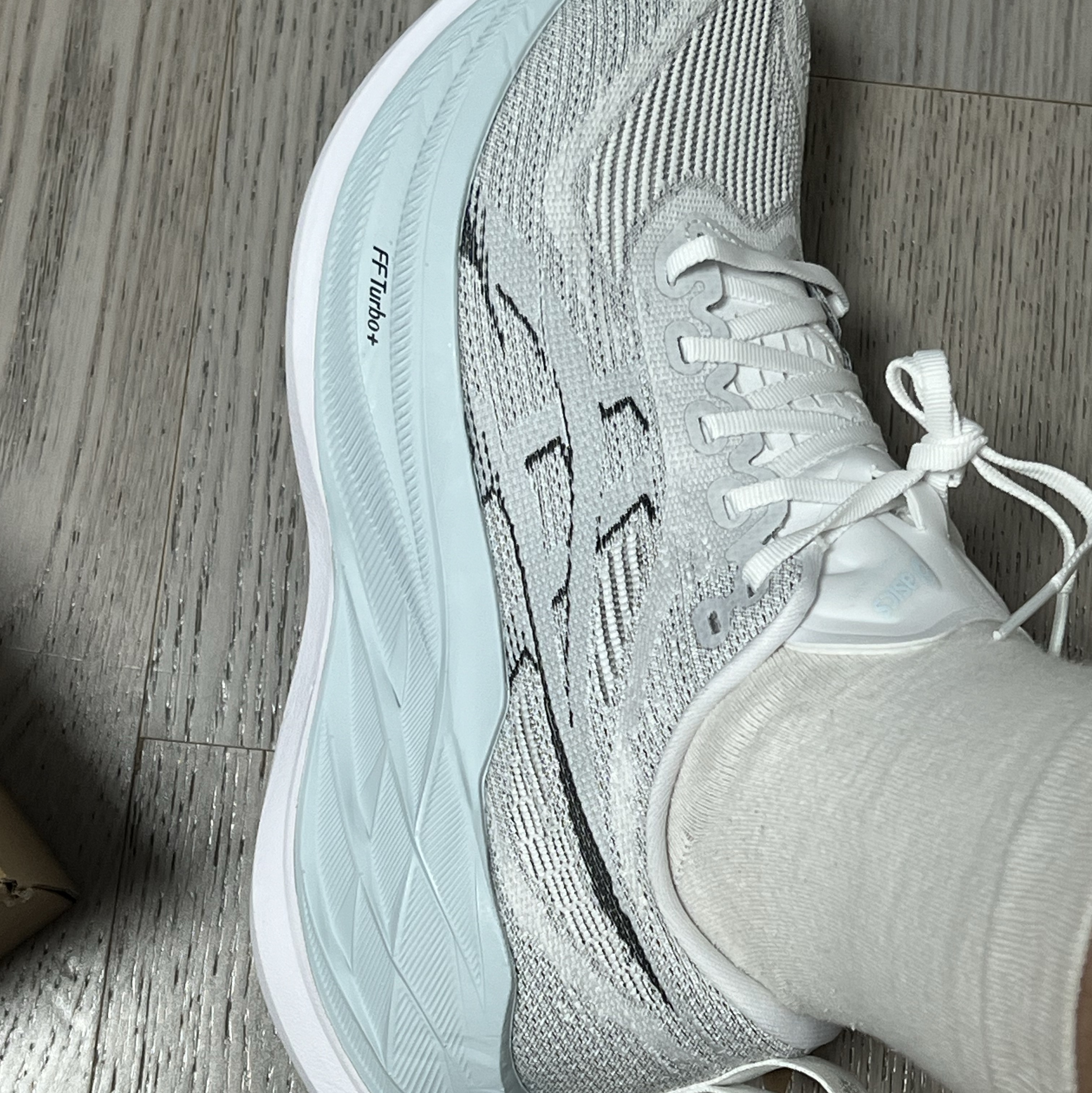 Asics Superblast 2 White Cool Grey 착용 스타일 - 2