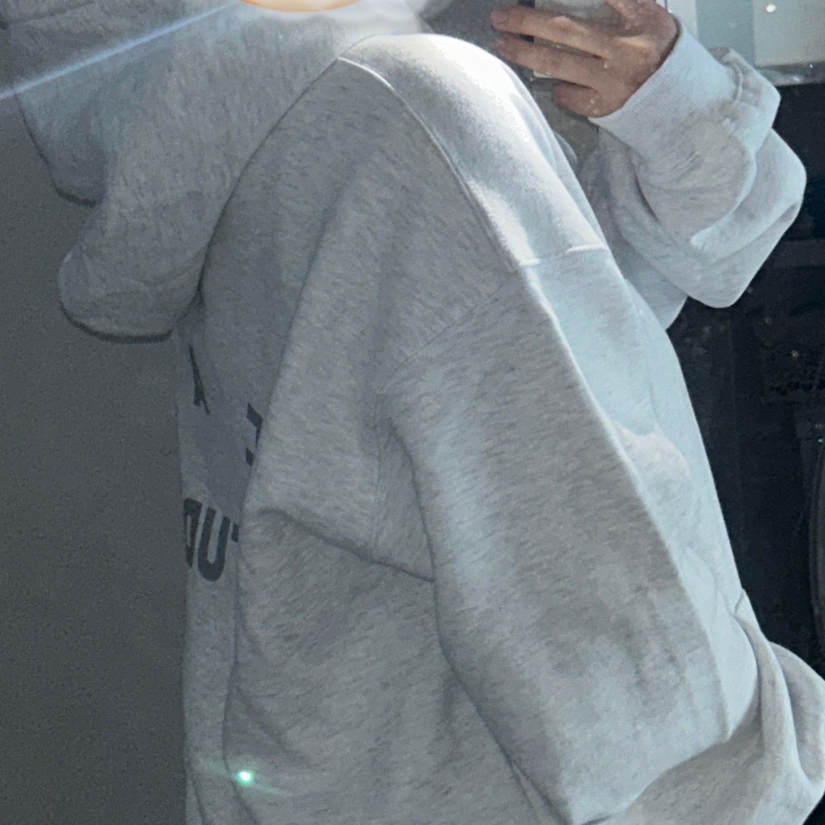 IAB Studio Hoodie Light Gray 착용 스타일