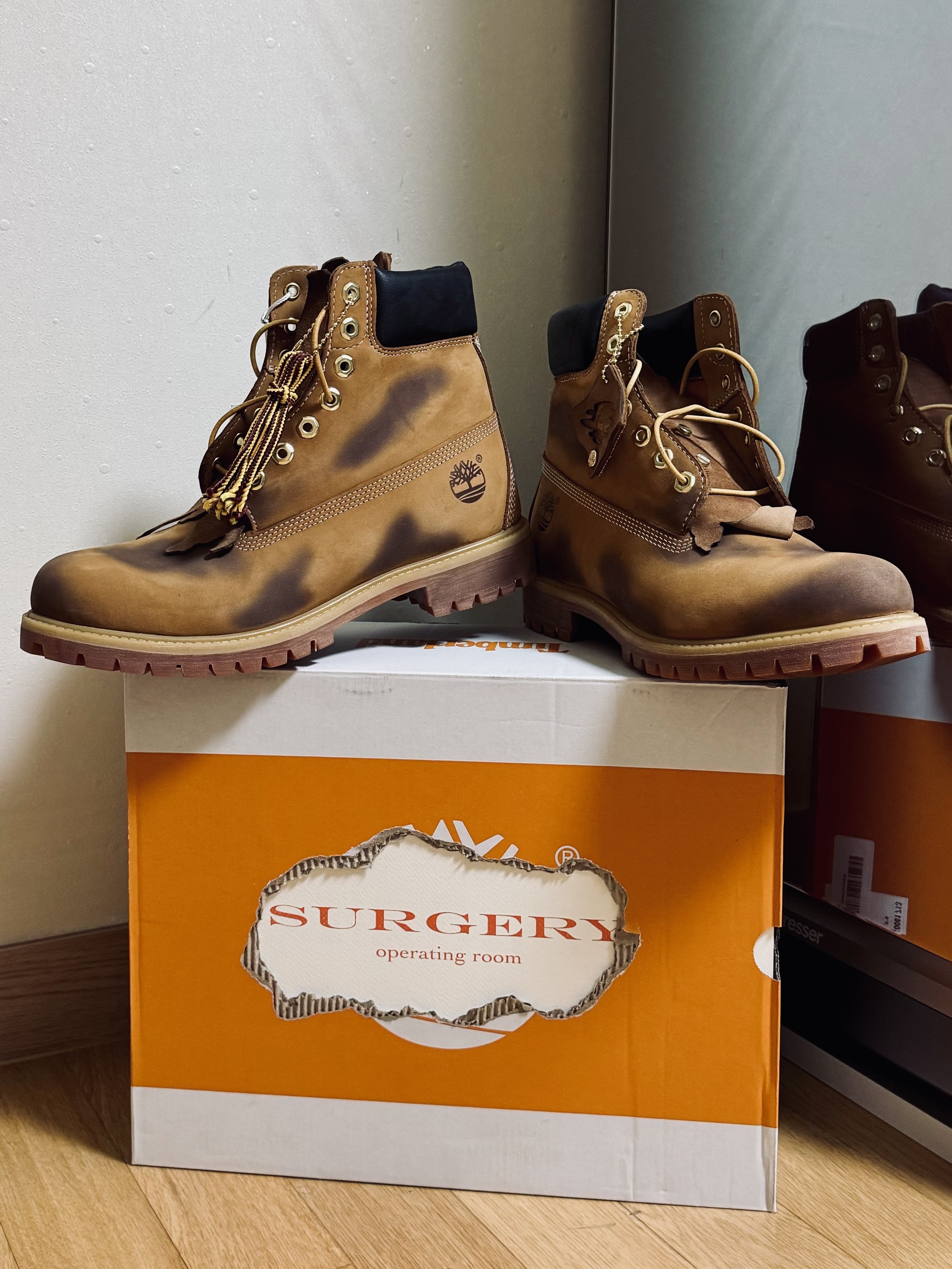 Timberland x Surgery 6 inch Boot Yellow - Wide 착용 스타일