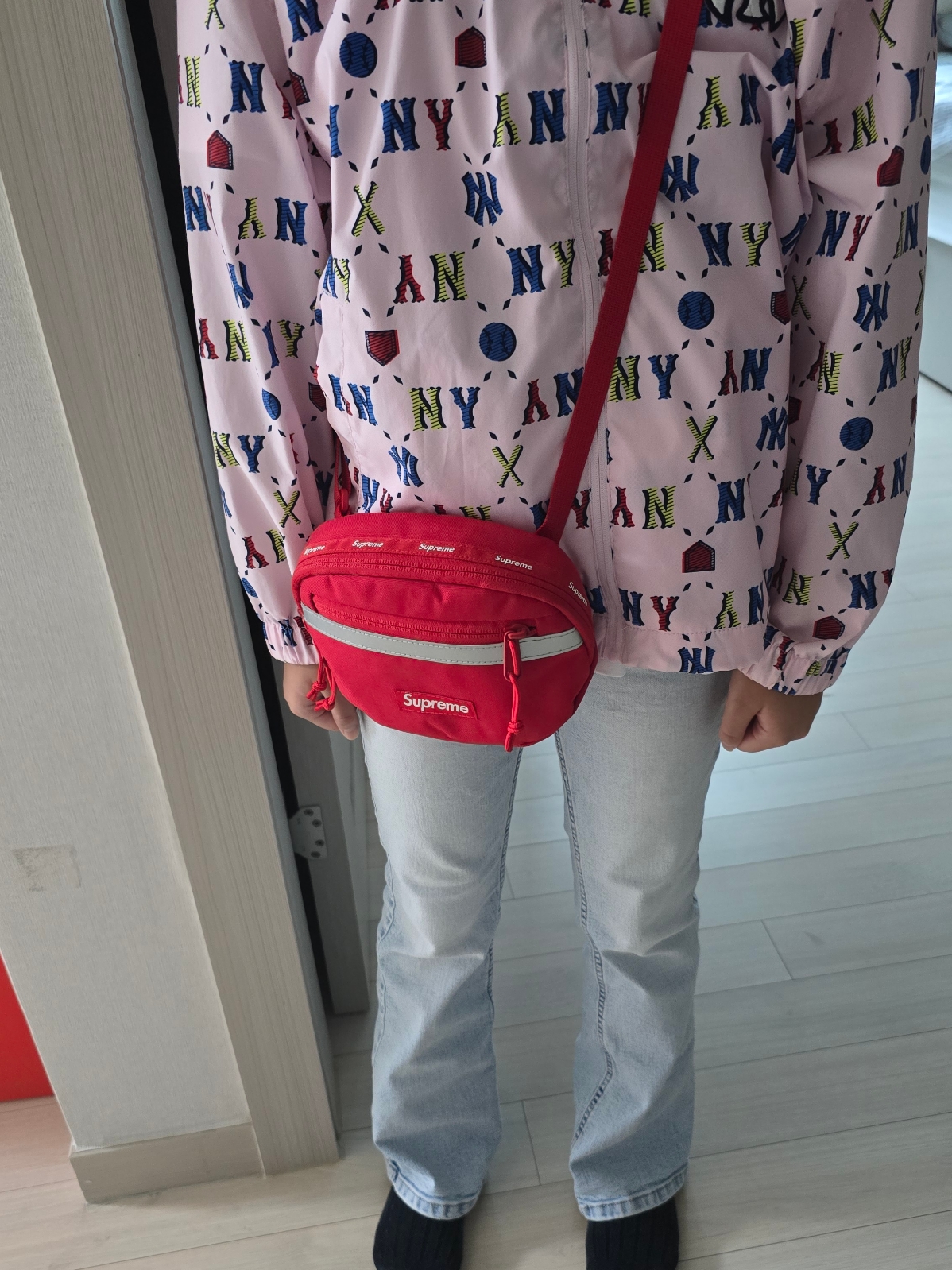 Supreme Mini Side Bag Red - 24FW 착용 스타일