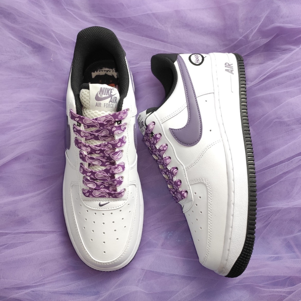 Nike Air Force 1 '07 LV8 Hoops White Canyon Purple 착용 스타일 - 1
