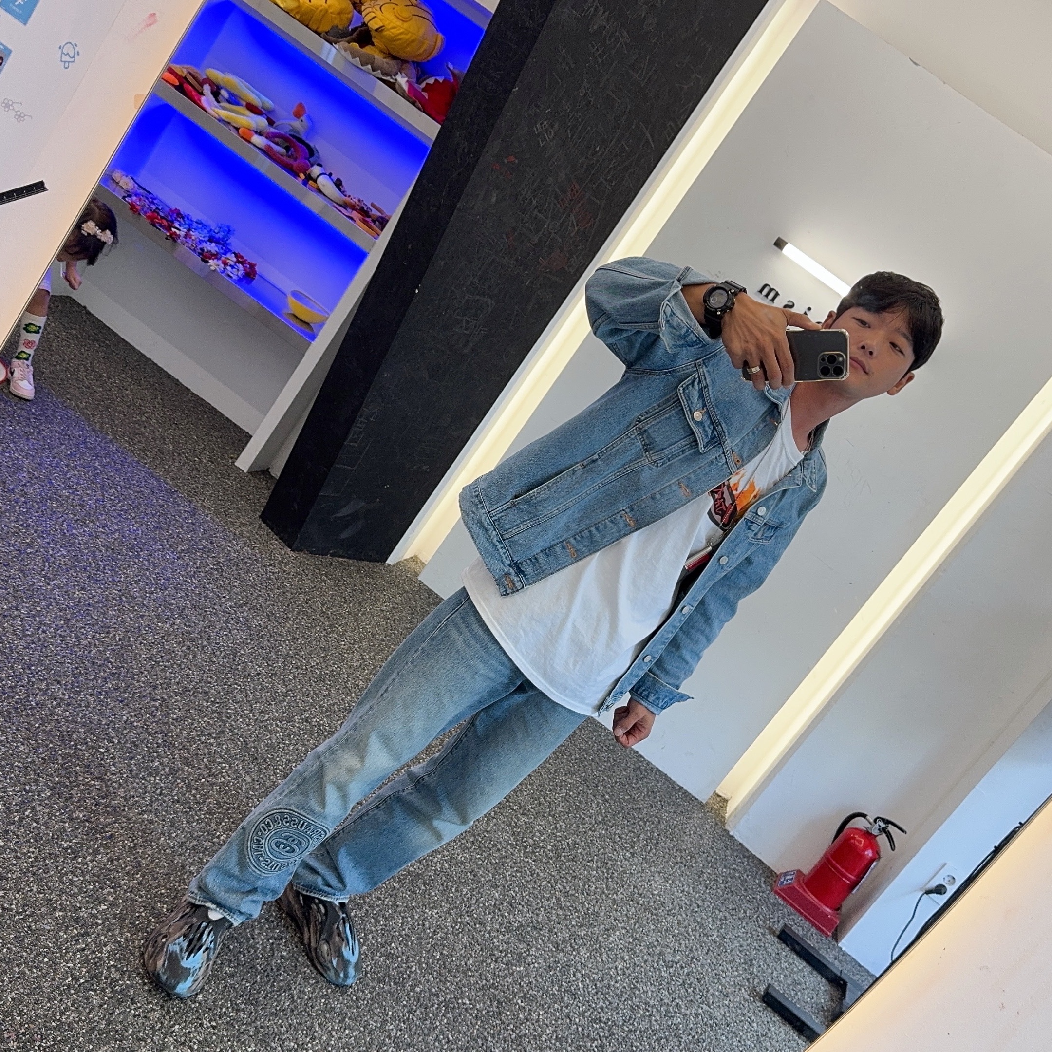 Stussy x Levi's Embossed 501 Jean Indigo, Adidas Yeezy Foam RNNR MX Cinder 착용 스타일 - 1
