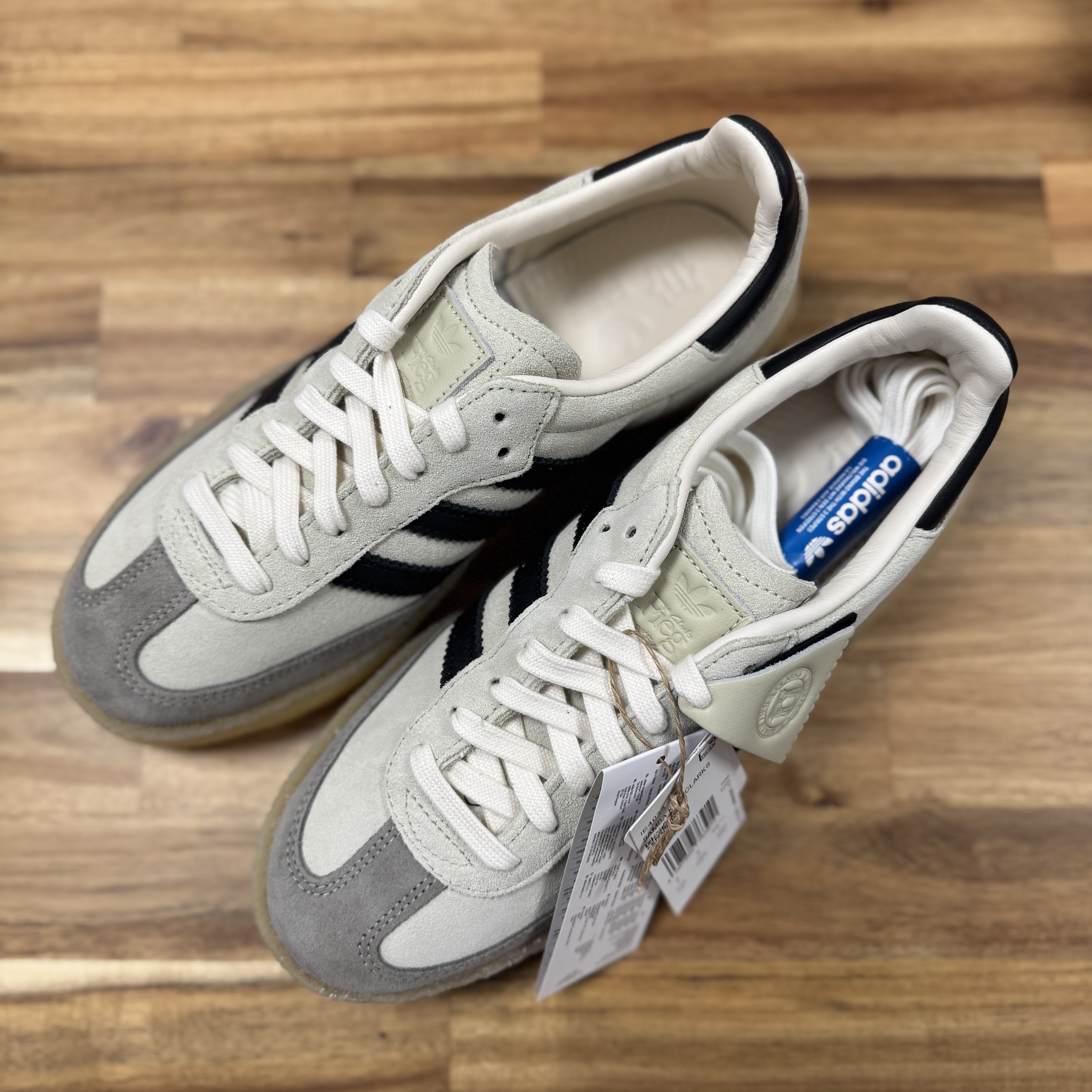 Adidas x Clarks x Ronnie Fieg 8th Street Samba Chalk White Core Black 착용 스타일 - 1