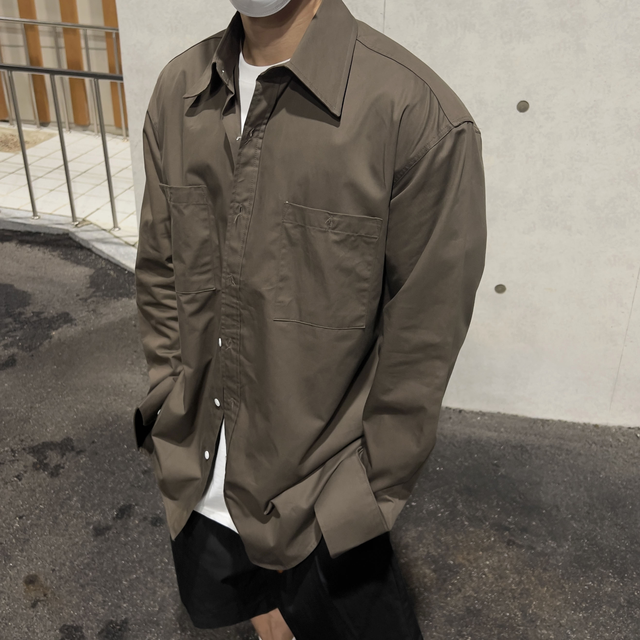 Oakley Factory Team x Brain Dead Flesh Sandal Iron Brown Grey, Oakley Factory Team x Brain Dead Flesh Sage Sand 착용 스타일 - 3