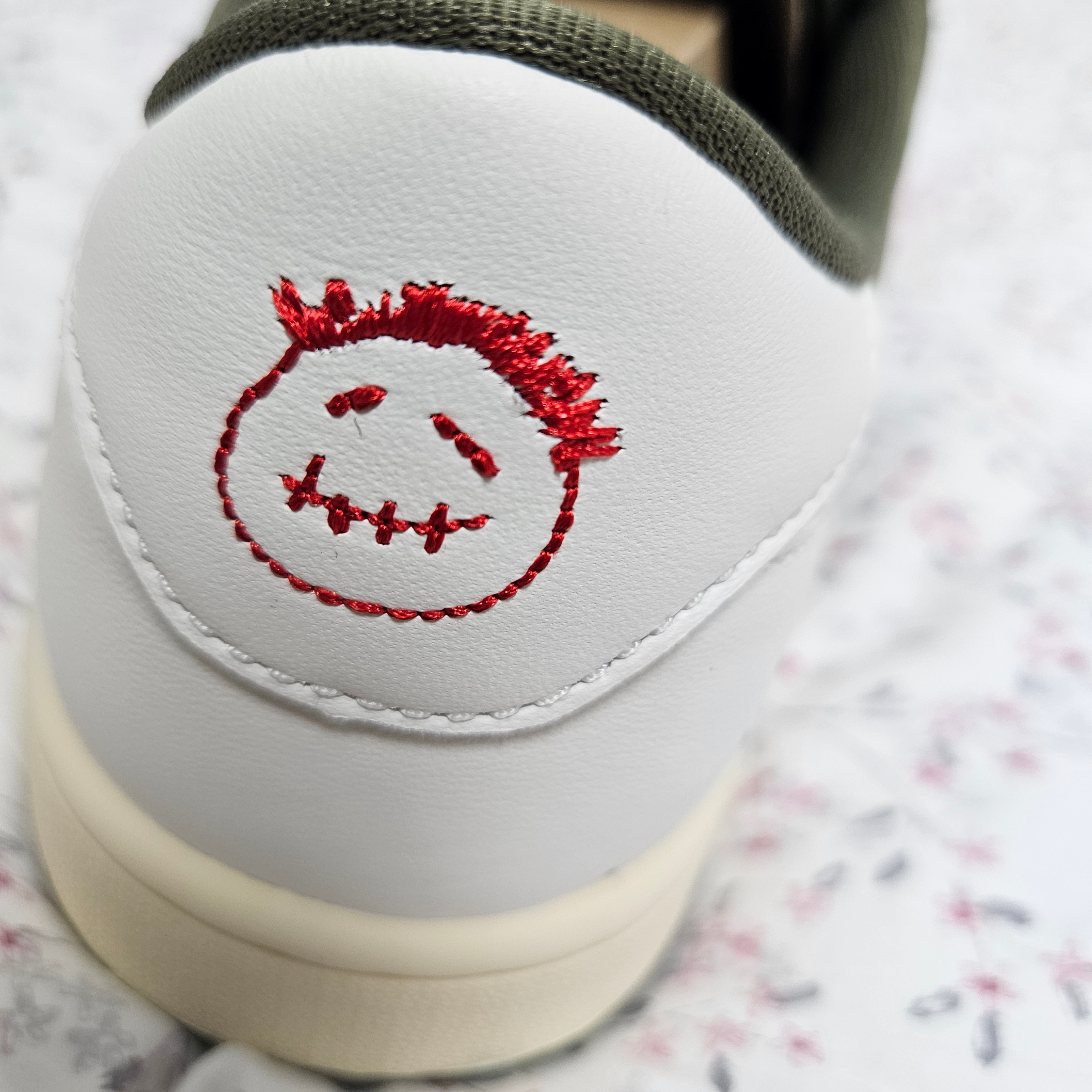 Jordan 1 x Travis Scott Retro Low OG SP Reverse Olive 착용 스타일 - 5