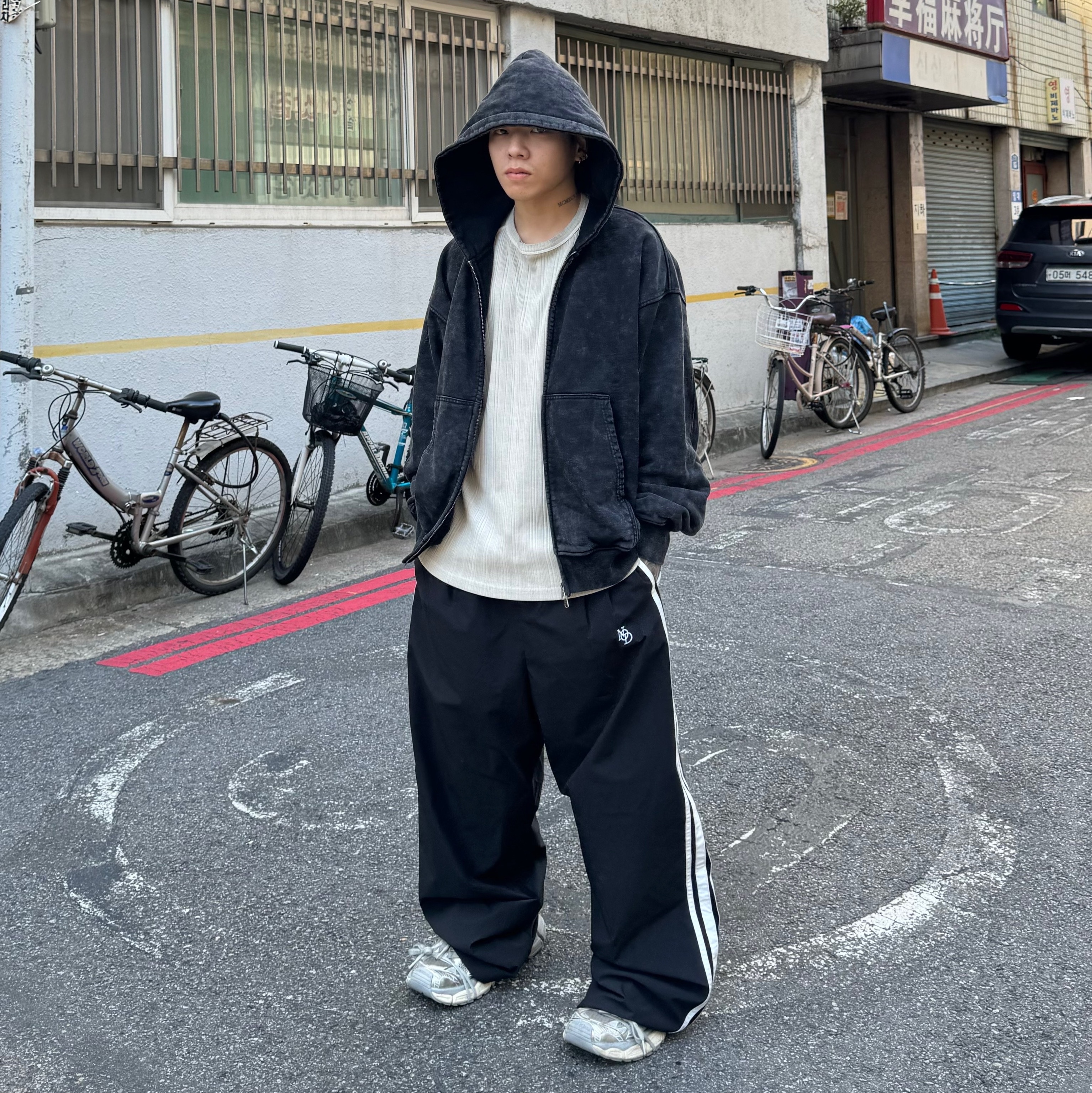 Balenciaga 3XL Sneakers Light Beige 착용 스타일 - 2