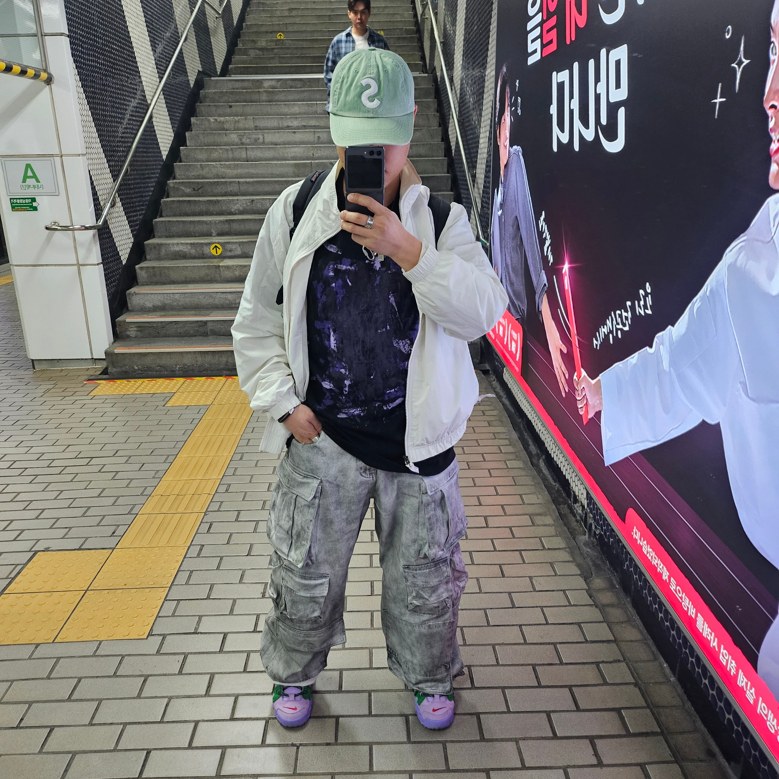 Supreme Pigment Print S Logo 6-Panel Light Sage - 22FW, Nike x Ambush Air More Uptempo Low Lilac and Apple Green 착용 스타일 - 2