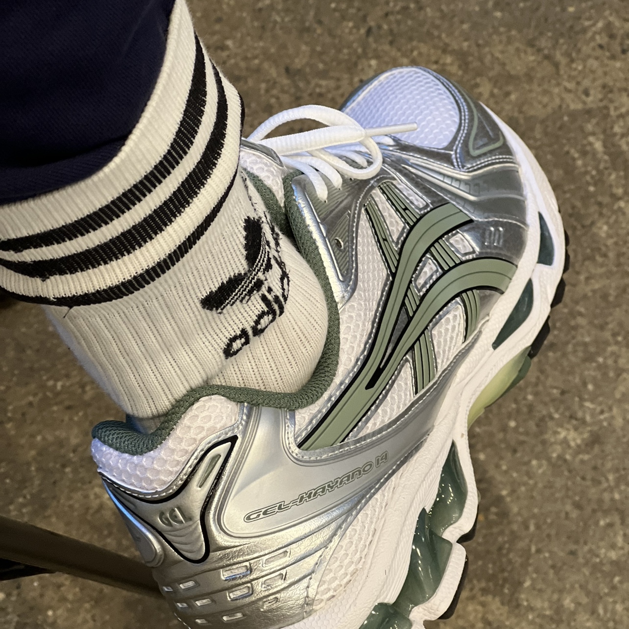 Asics Gel-Kayano 14 White Slate Grey 착용 스타일