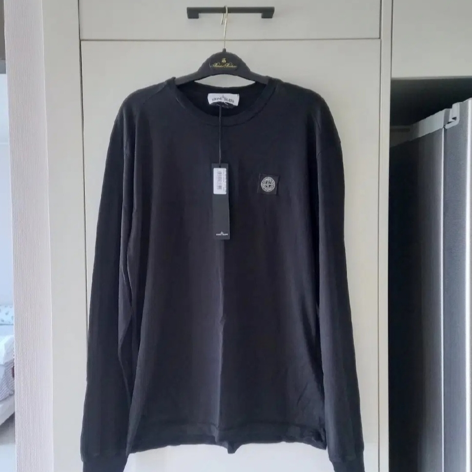Stone Island 22713 60/2 Cotton Jersey Slim Fit L/S T-Shirt Black - 24FW 착용 스타일 - 1
