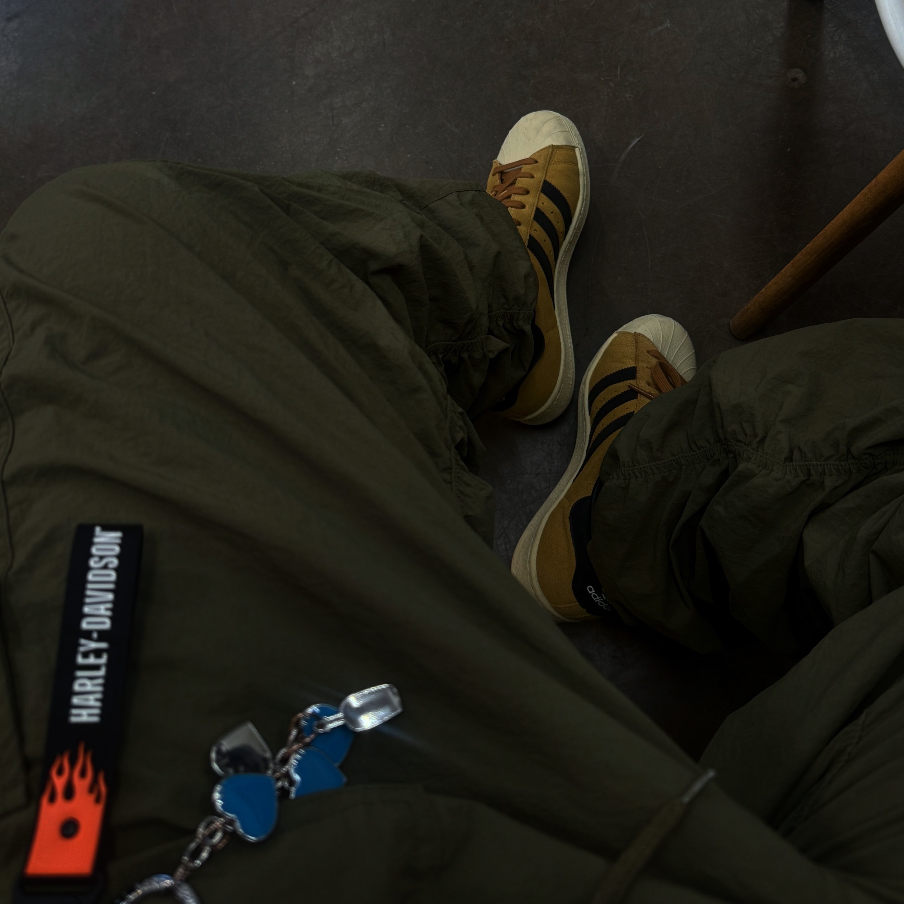 Adidas Superstar 82 Mesa Core Black, Human Made x Blue Bottle Coffee Key Charm Blue 착용 스타일