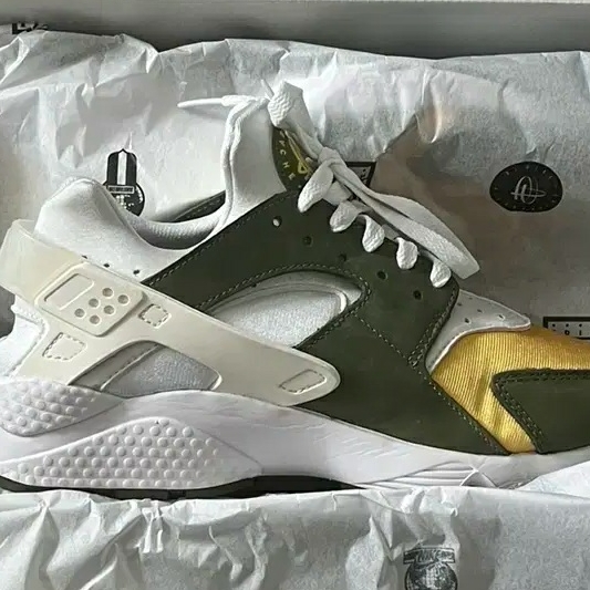 Nike x Stussy Air Huarache LE Dark Olive 착용 스타일