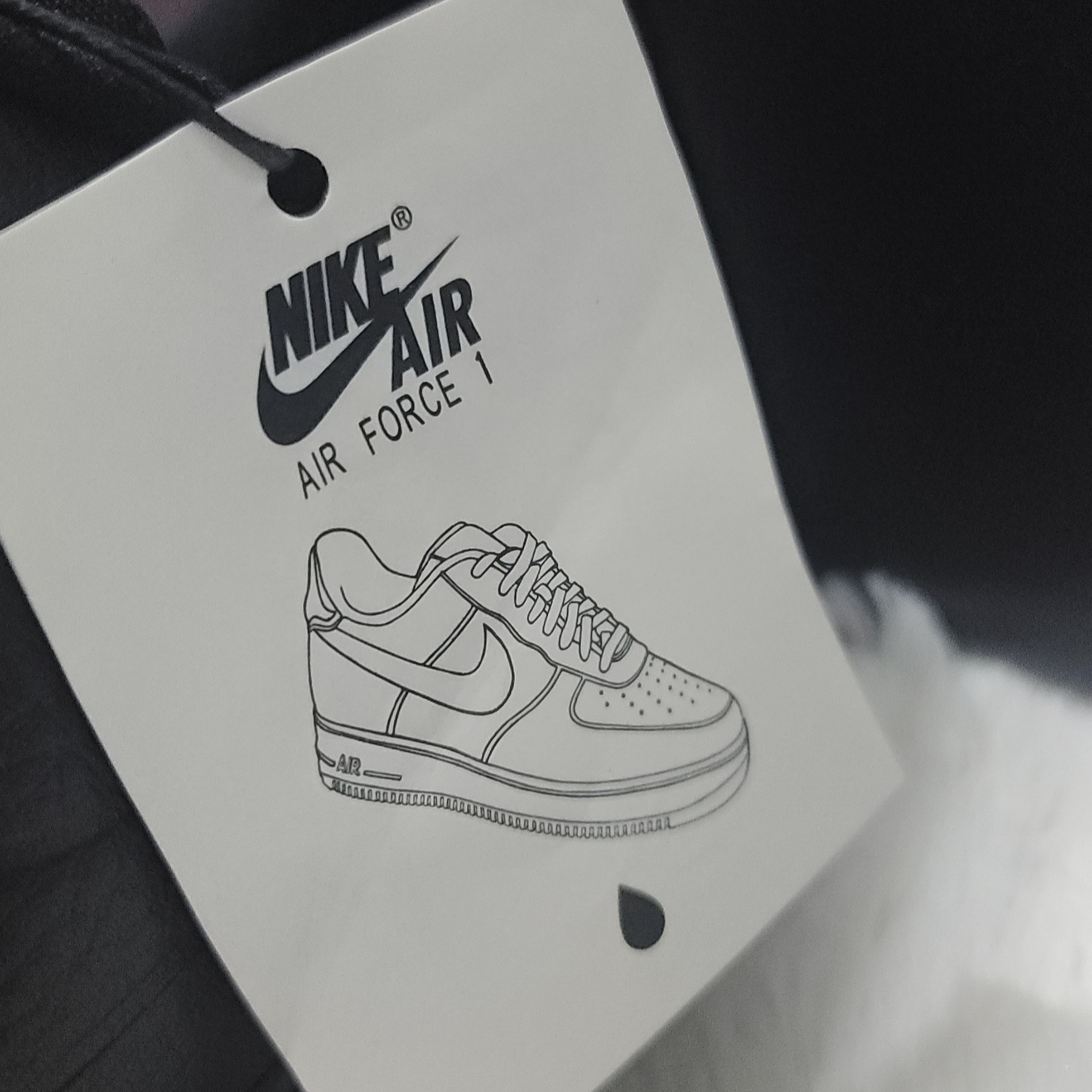 Nike Air Force 1 '07 Low Triple Black, Nike Air Force 1 '07 Pro-Tech Waterproof Black Clear 착용 스타일 - 5