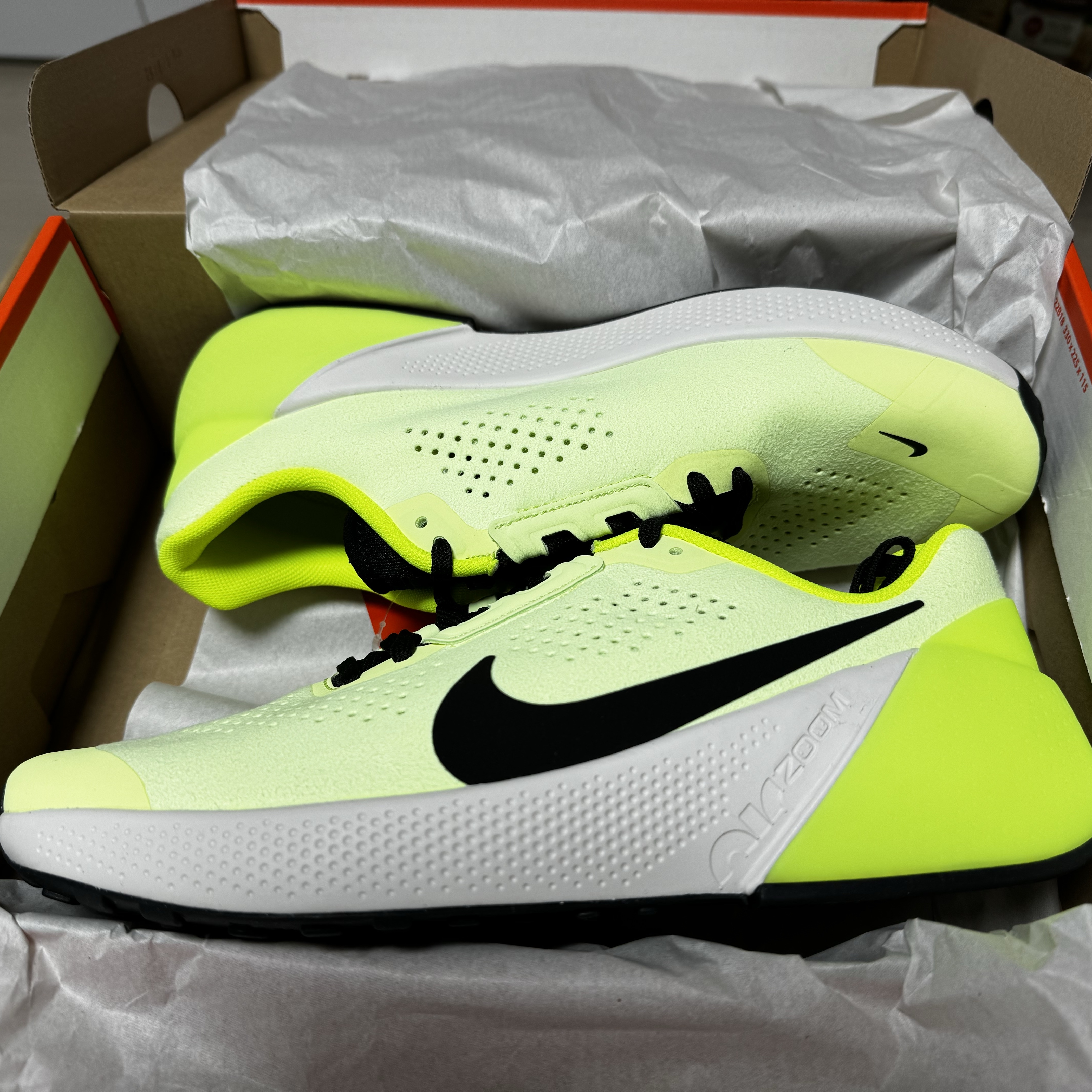 Nike Air Zoom TR 1 Volt Phantom 착용 스타일 - 2