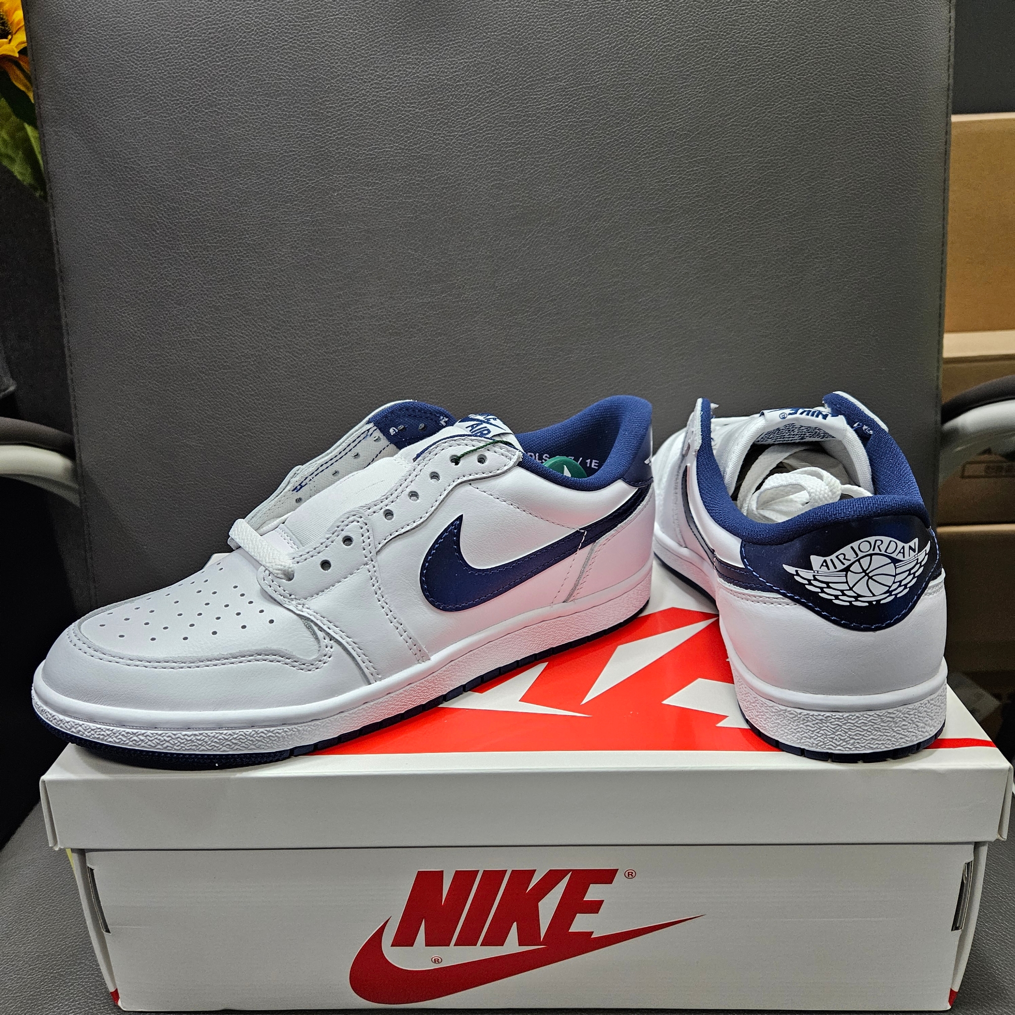 Jordan 1 Low 85 Summit White Navy 착용 스타일