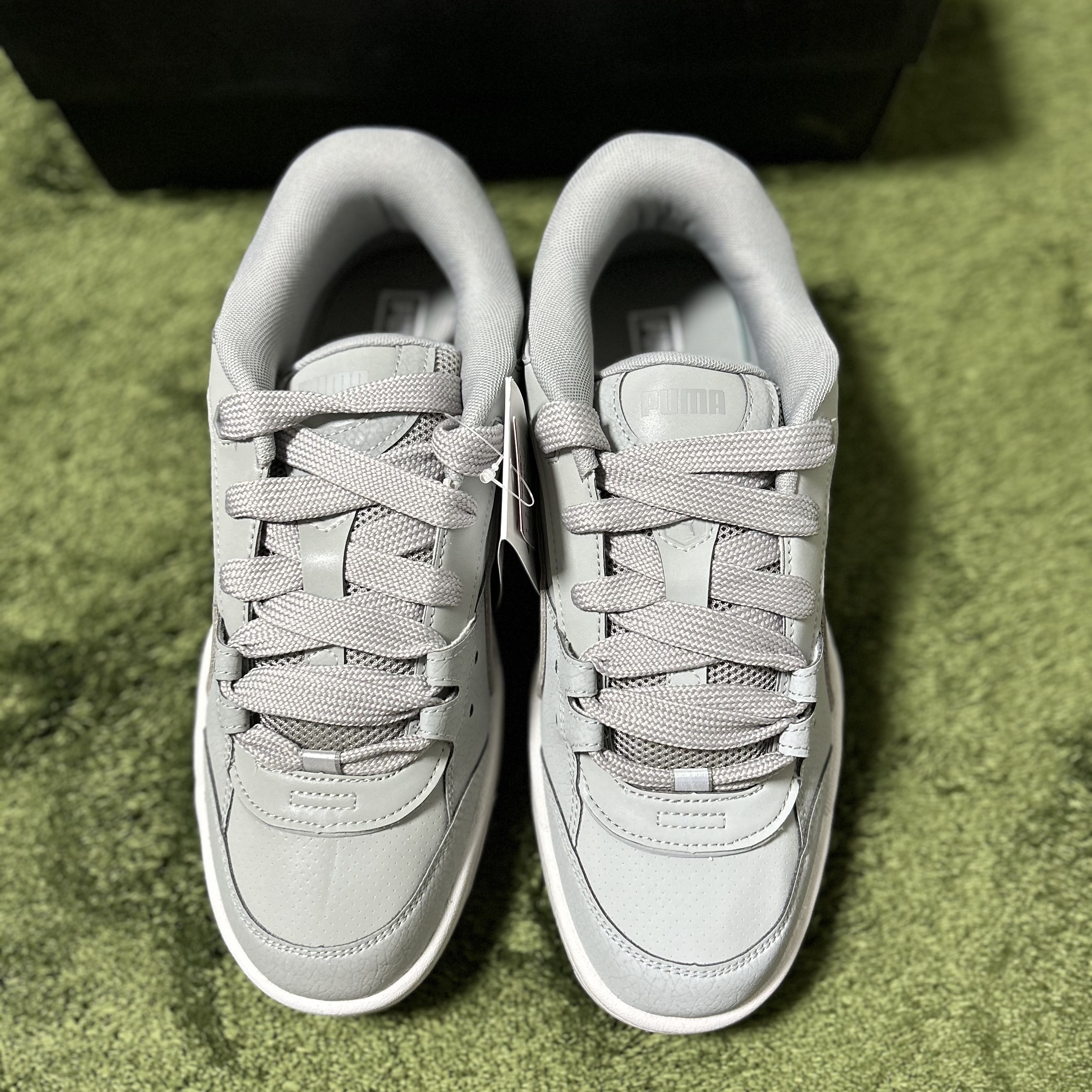 Puma 180 Reflective Smoke Gray Feather Gray 착용 스타일 - 3